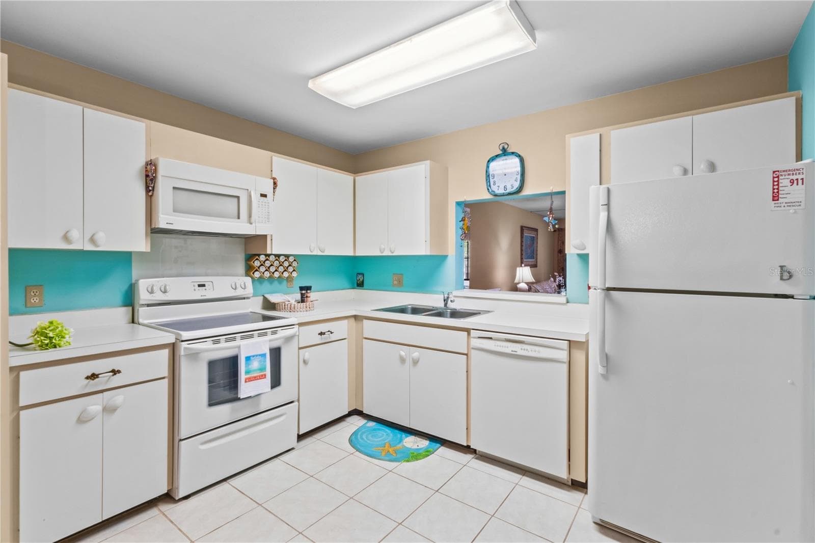 Condominium at 521 LAKESIDE DR, BRADENTON, photo 5 of 41