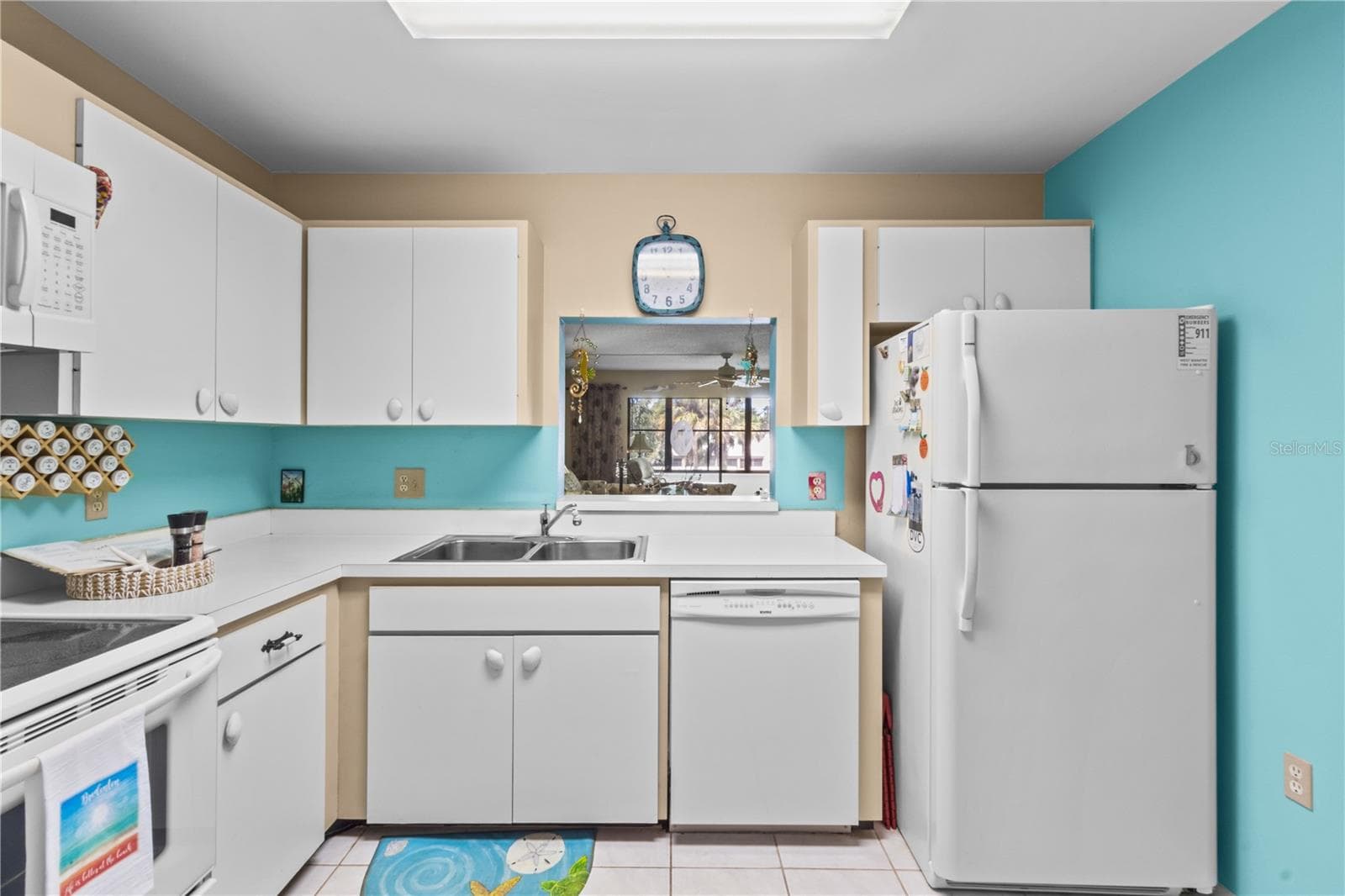 Eat In Kitchen - 521 LAKESIDE DR, BRADENTON
