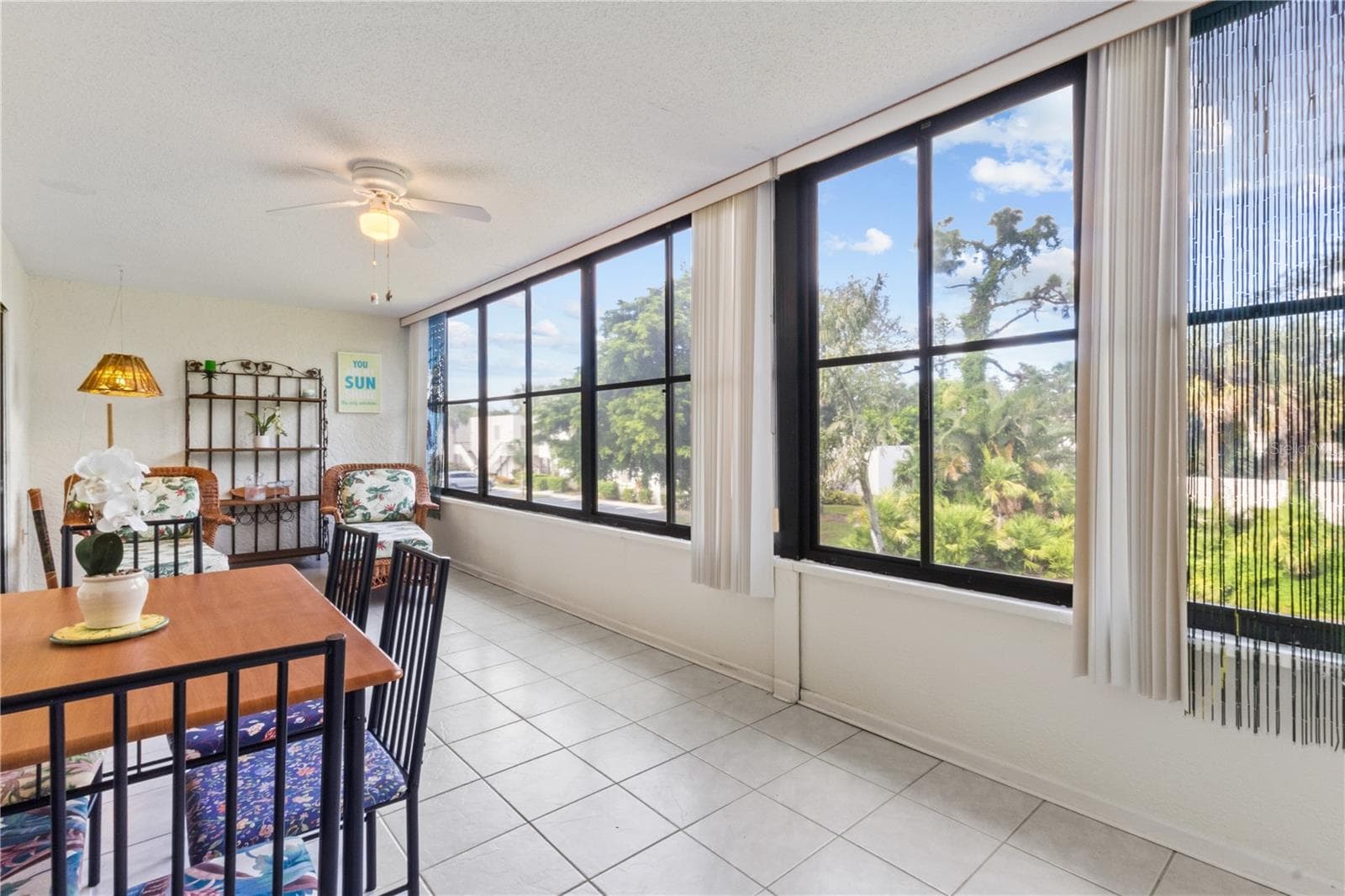 Lanai - 521 LAKESIDE DR, BRADENTON