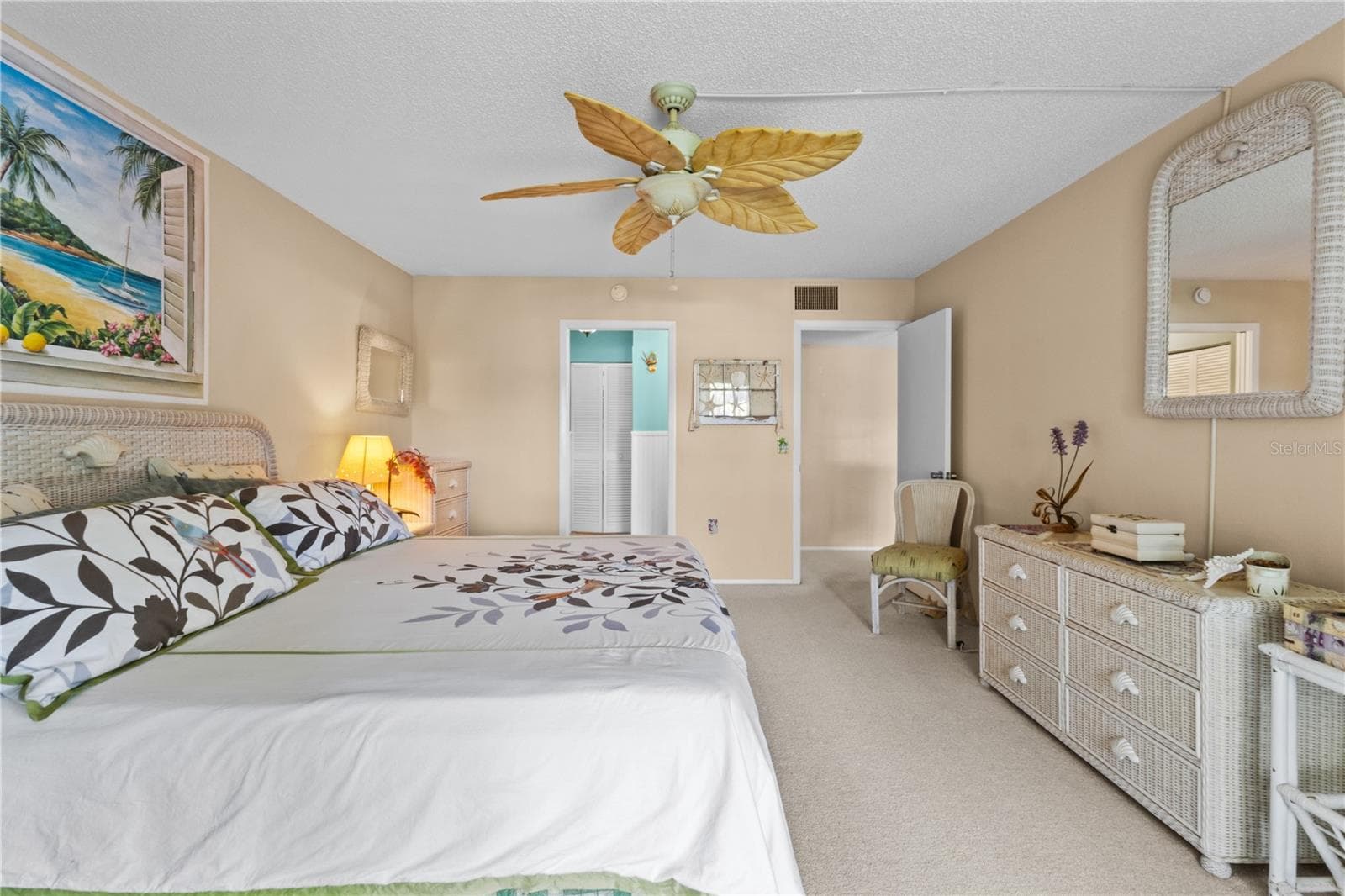 Primary Bedroom - 521 LAKESIDE DR, BRADENTON