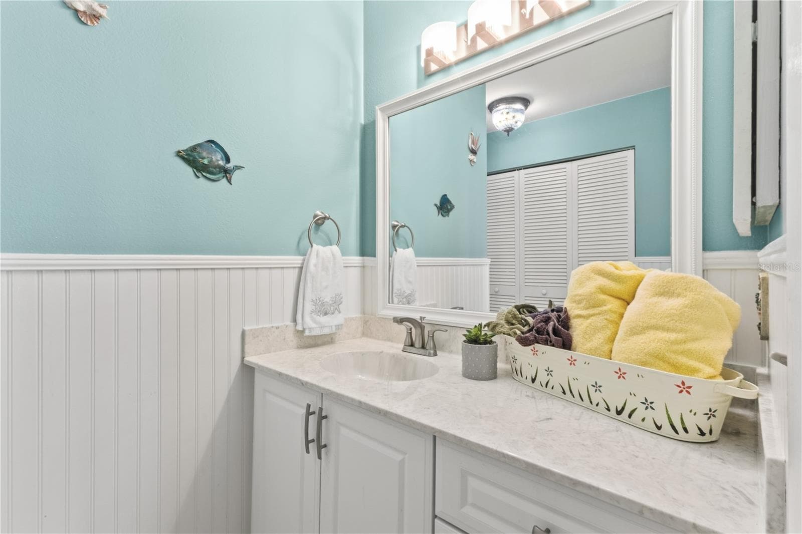 Primary Bathroom - 521 LAKESIDE DR, BRADENTON