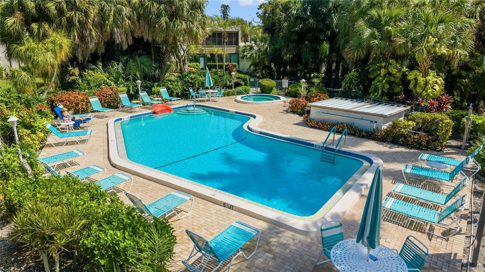 Community Pool - 521 LAKESIDE DR, BRADENTON