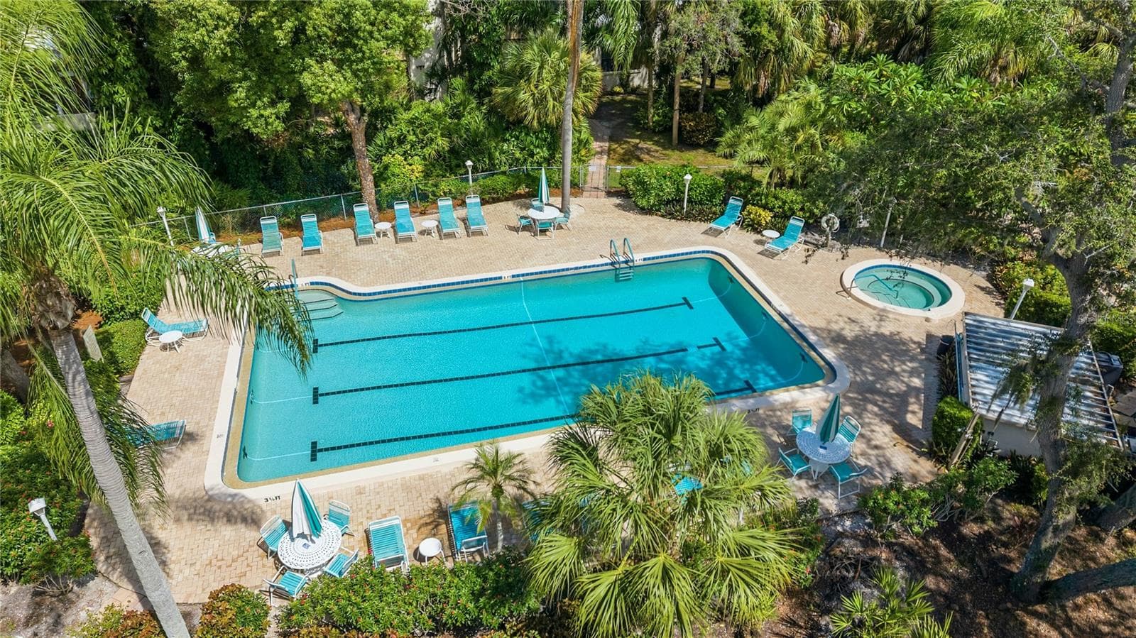 Community Pool - 521 LAKESIDE DR, BRADENTON