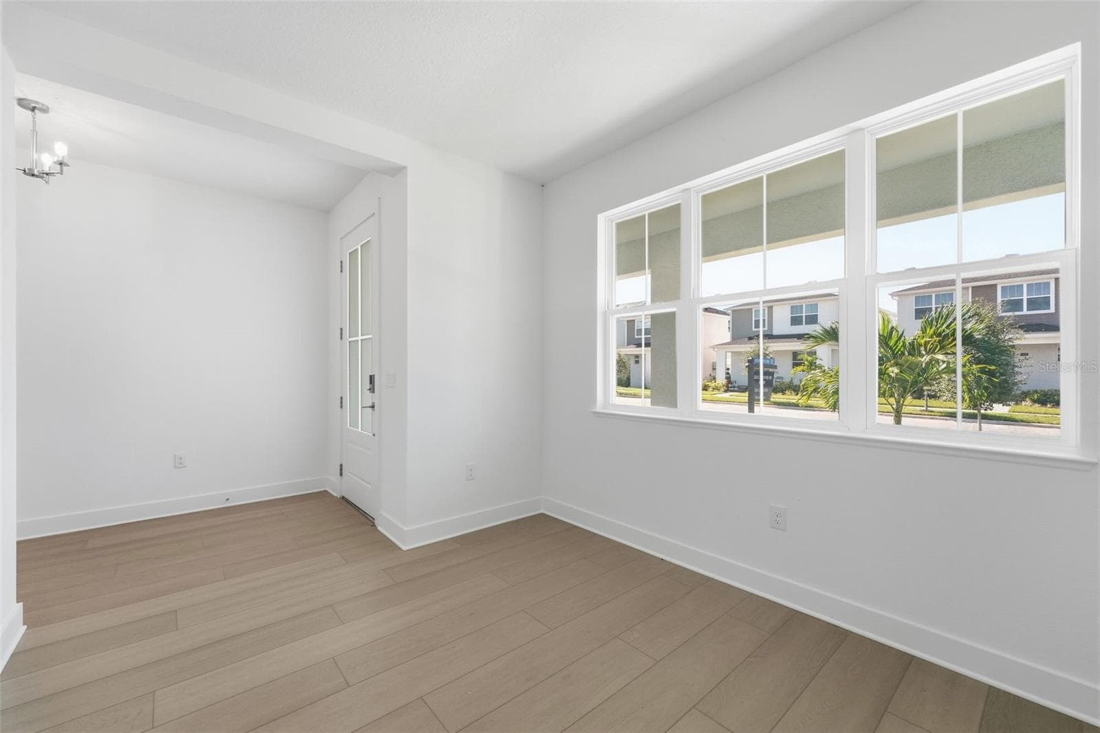 Large windows - 1527 RIDGEBACK LN, APOPKA