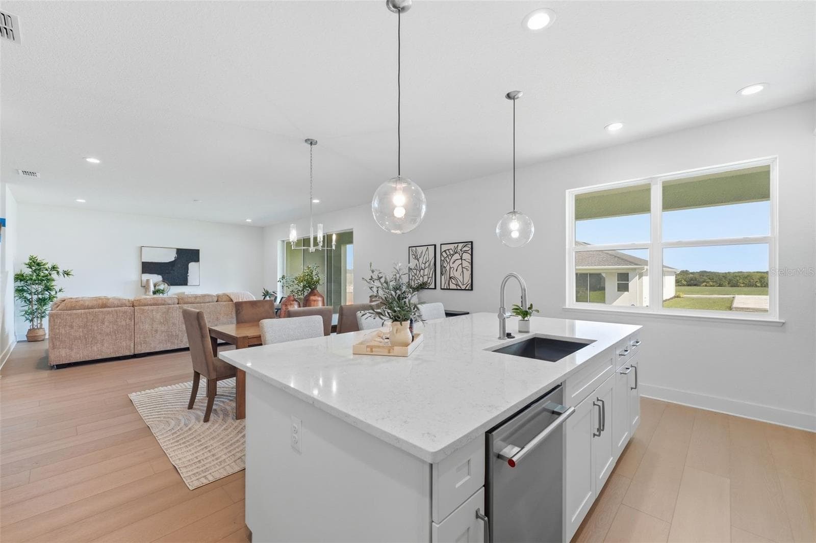 Kitchen overlooking dining room and great room - 1527 RIDGEBACK LN, APOPKA