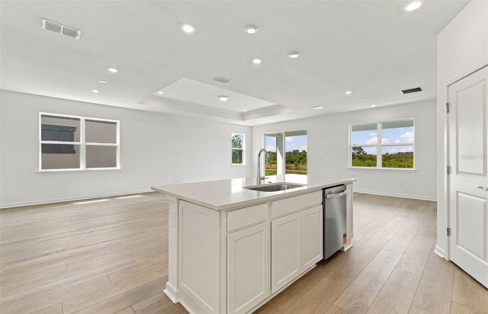 Center Island w/Storage - 1719 RUBY LN, LAKE ALFRED