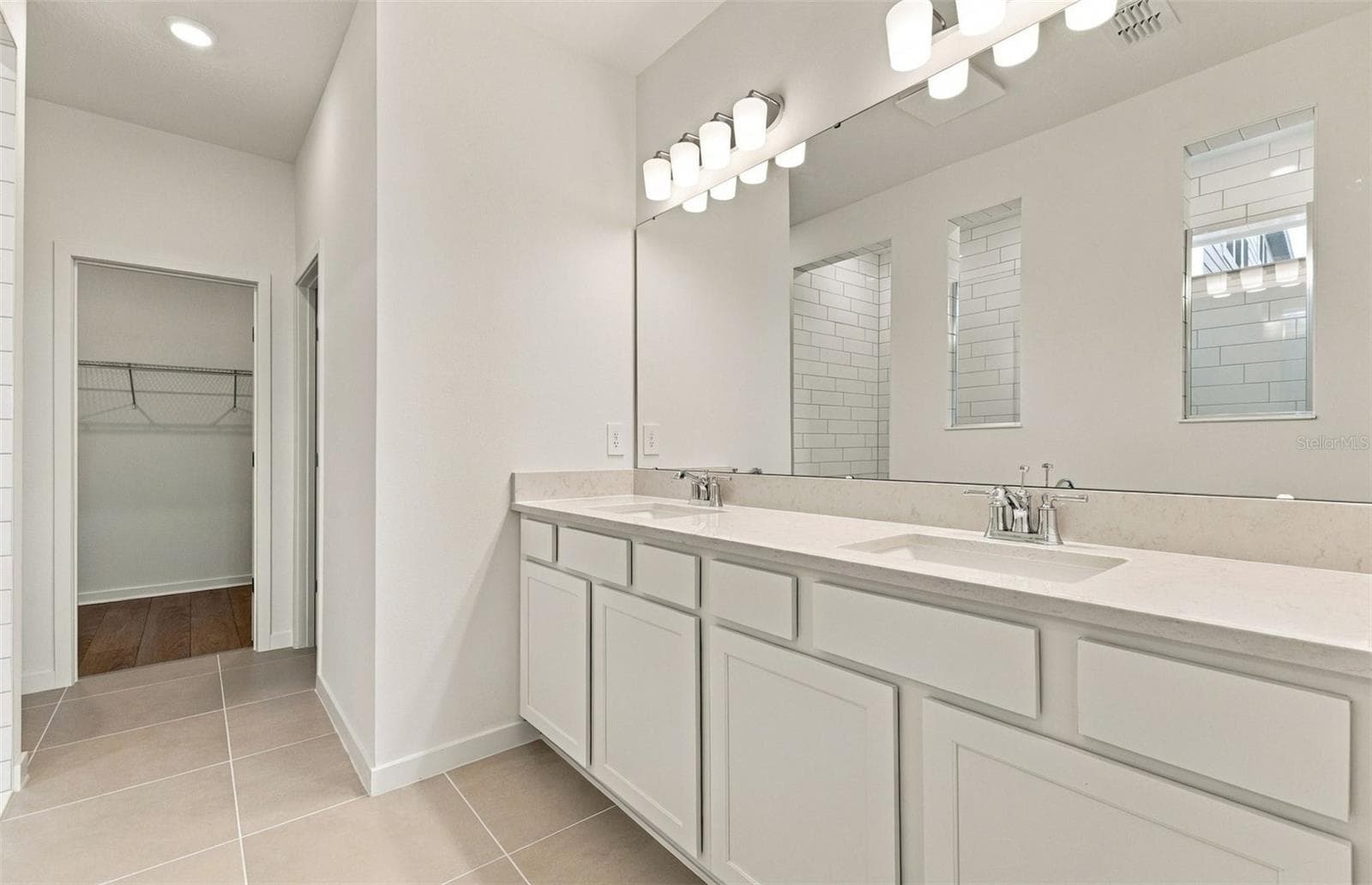 Owner's Bath w/Dual Sinks - 1719 RUBY LN, LAKE ALFRED