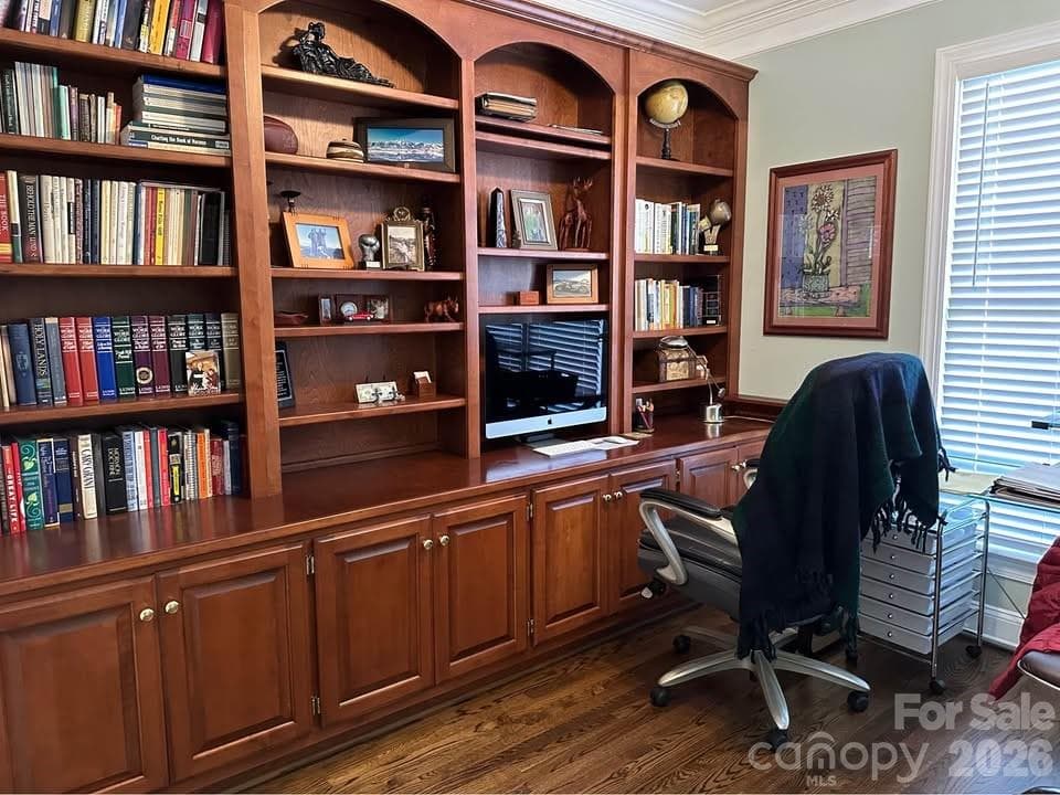 Single Family Residence at 20107 N Cove Road, Cornelius, photo 6 of 46