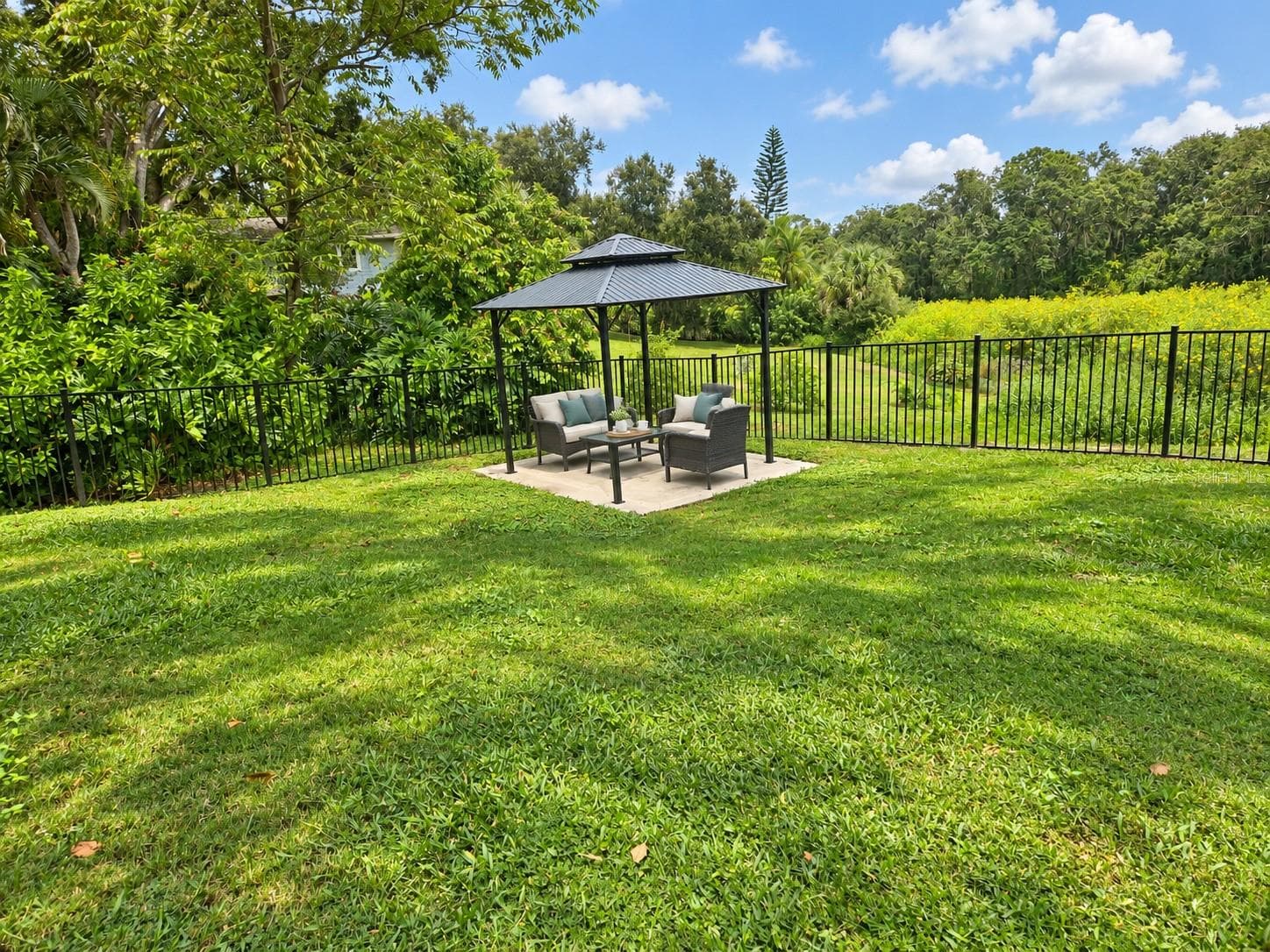 Spacious Back yard - 5054 SAN JOSE DR, SARASOTA