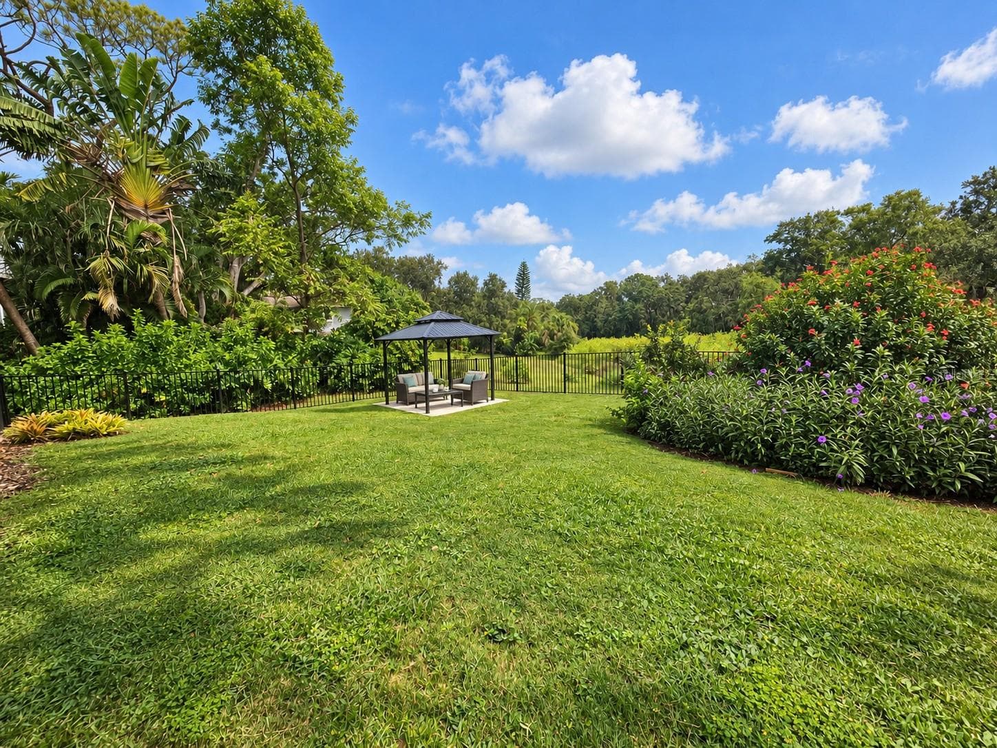 Generous Back yard - 5054 SAN JOSE DR, SARASOTA
