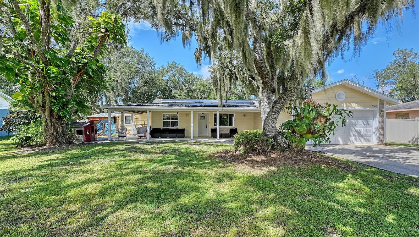 5107 WOODLAWN CIR W