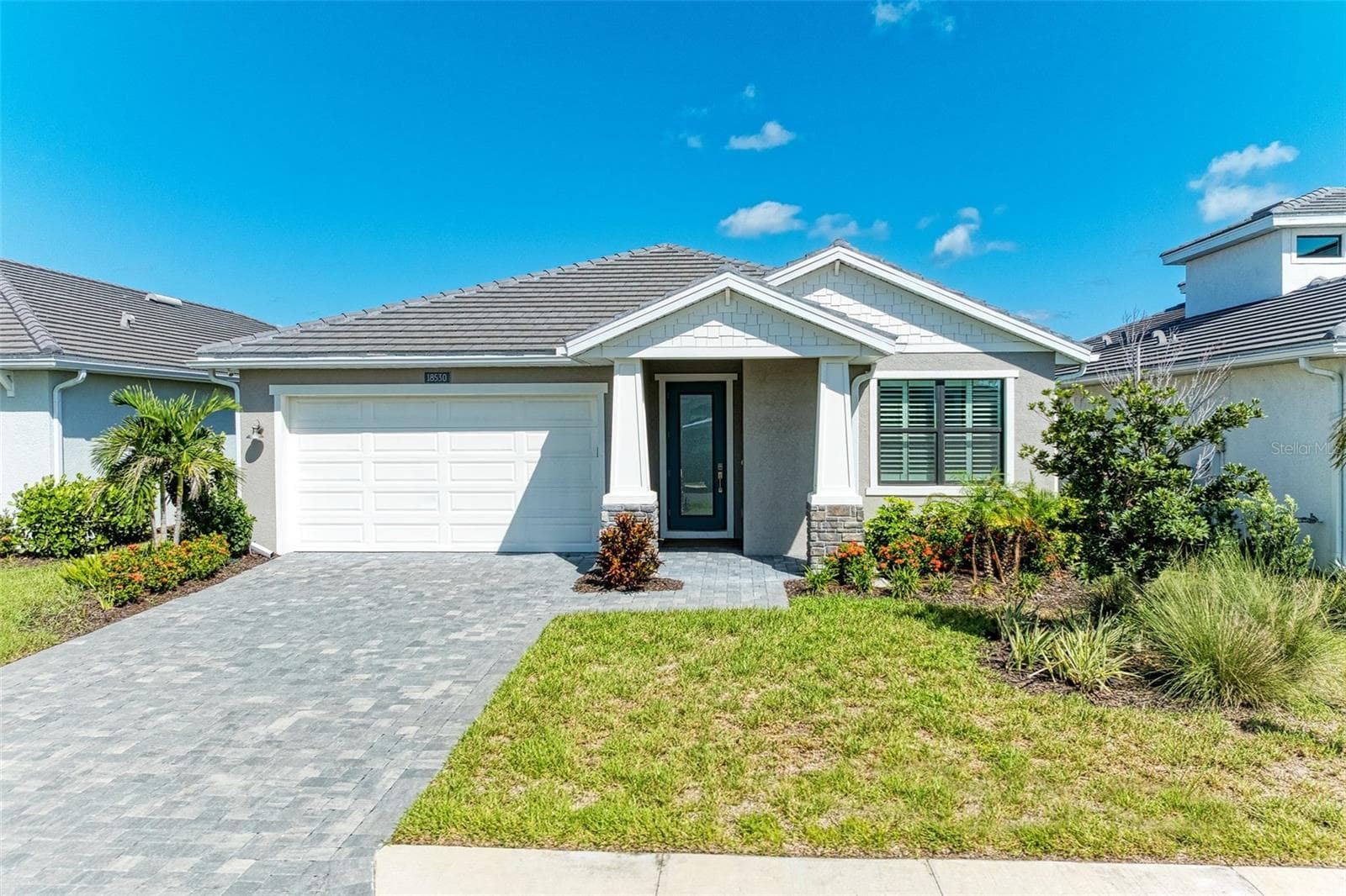 Single Family Residence at 18530 MIDSUMMER PL, VENICE, photo 2 of 102