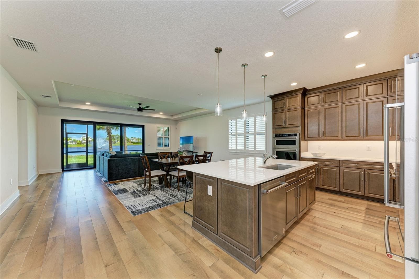 Single Family Residence at 18530 MIDSUMMER PL, VENICE, photo 6 of 102