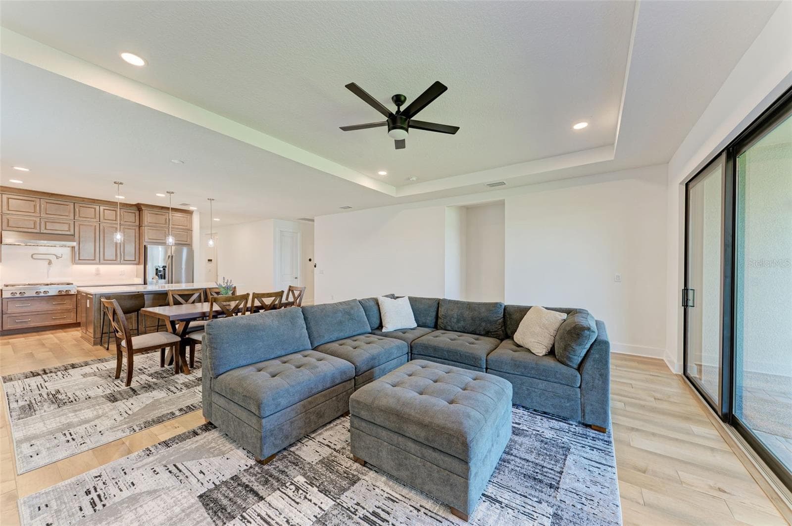 Single Family Residence at 18530 MIDSUMMER PL, VENICE, photo 7 of 102