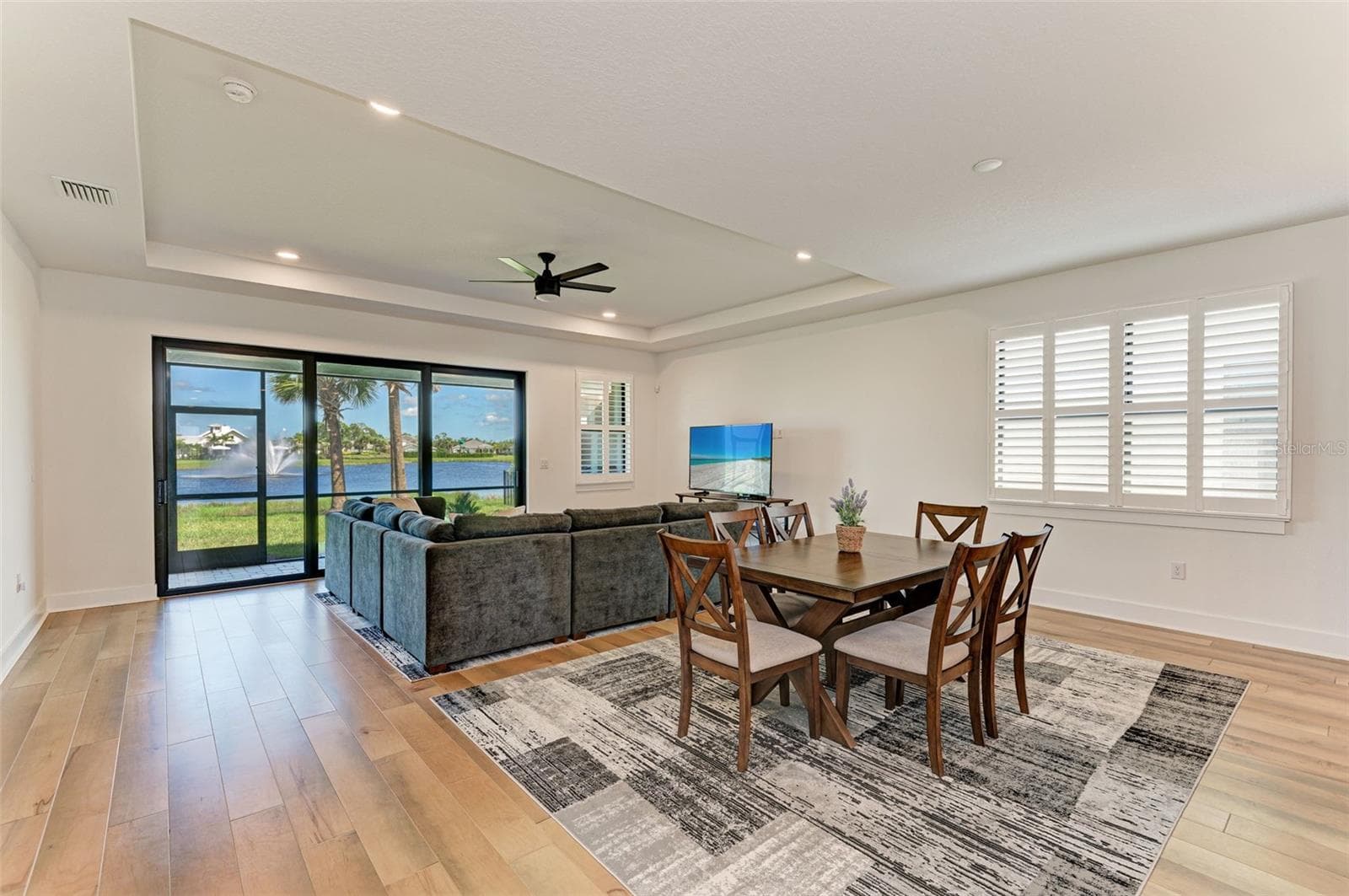 Single Family Residence at 18530 MIDSUMMER PL, VENICE, photo 8 of 102