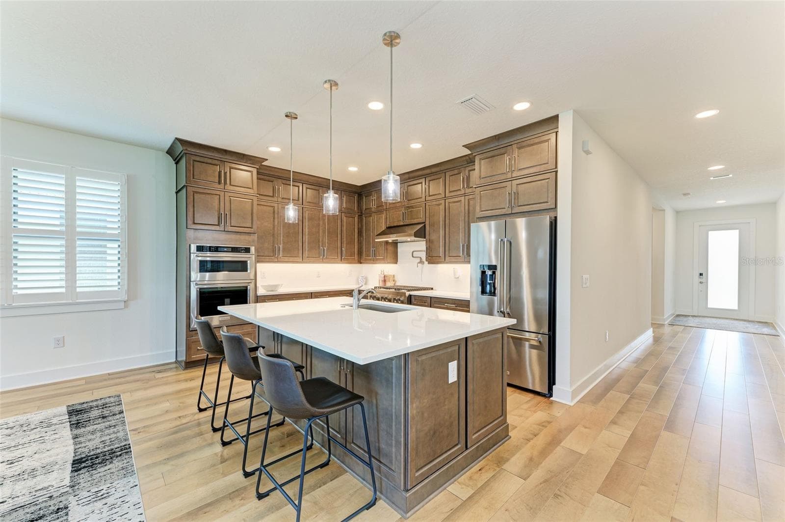 Single Family Residence at 18530 MIDSUMMER PL, VENICE, photo 11 of 102