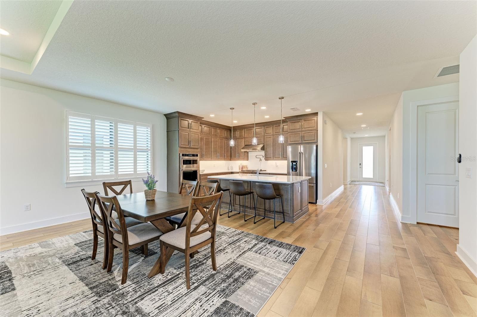Single Family Residence at 18530 MIDSUMMER PL, VENICE, photo 12 of 102
