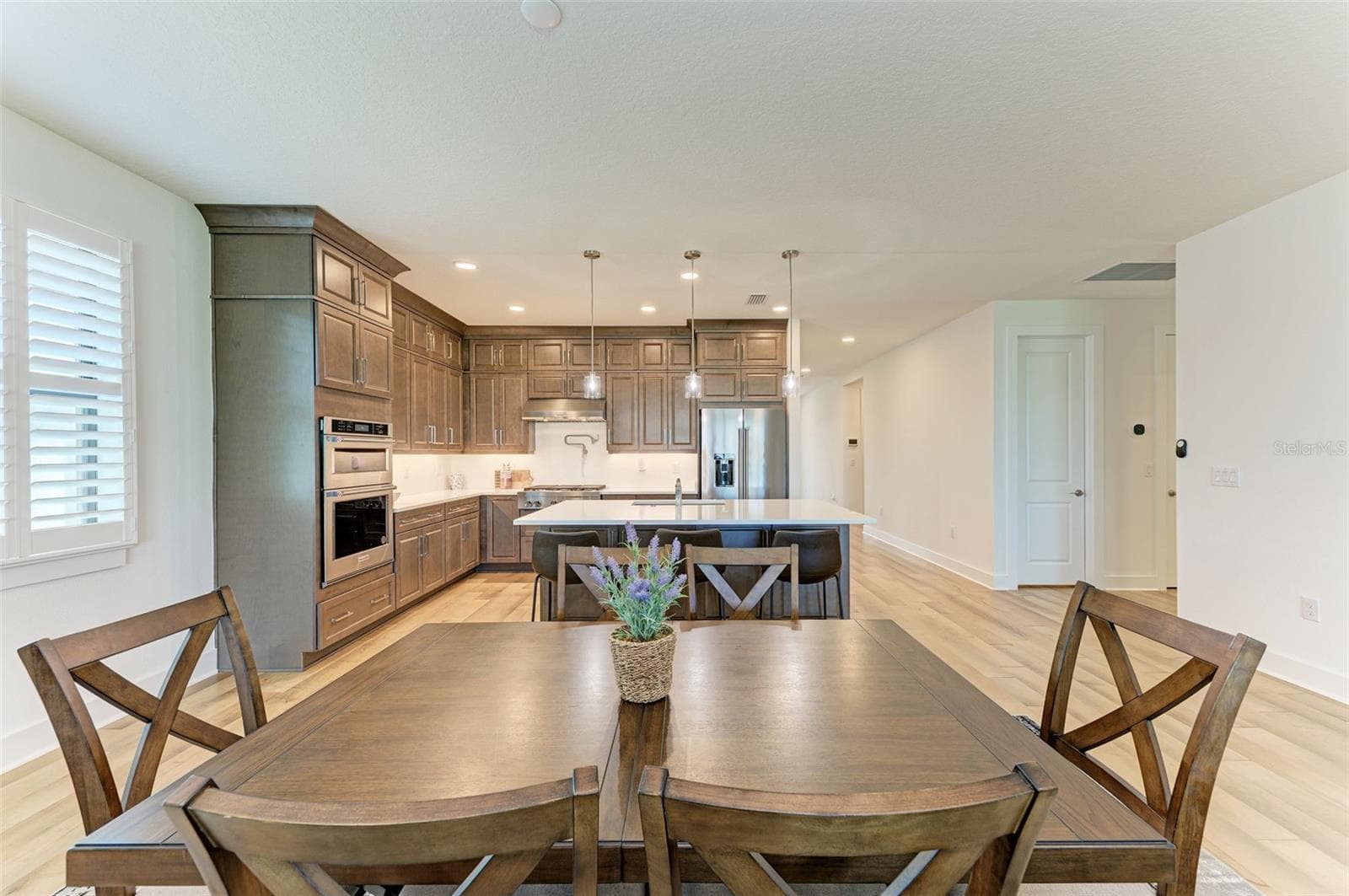 Single Family Residence at 18530 MIDSUMMER PL, VENICE, photo 13 of 102