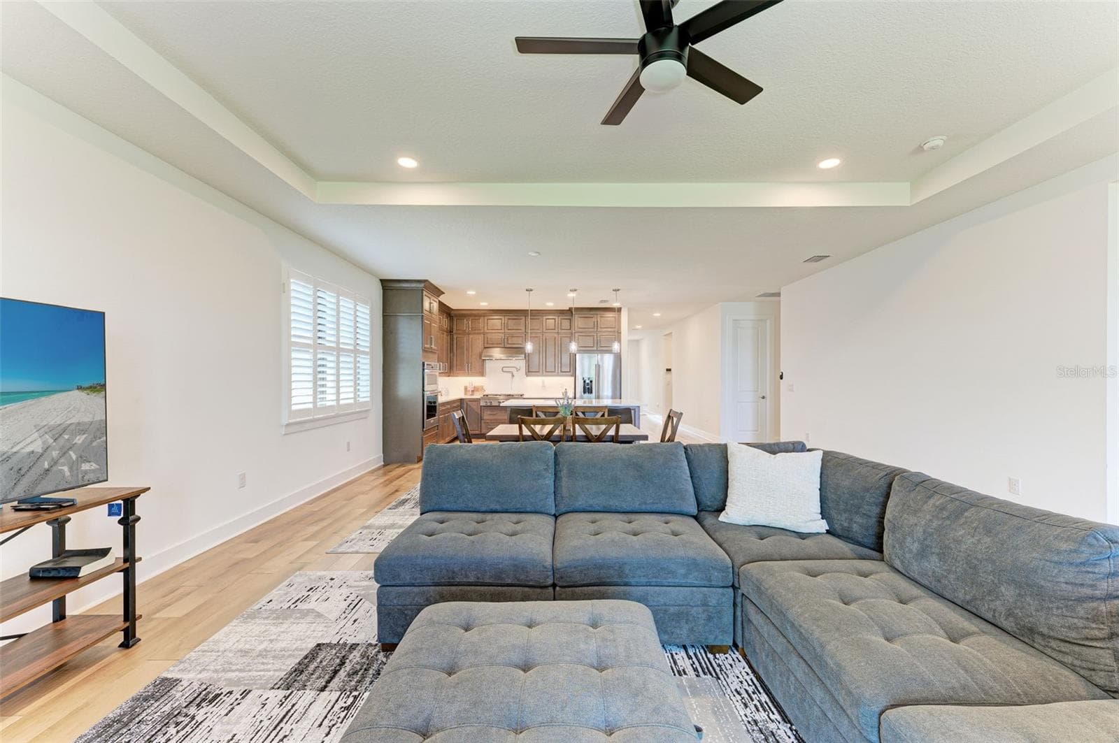 Single Family Residence at 18530 MIDSUMMER PL, VENICE, photo 14 of 102
