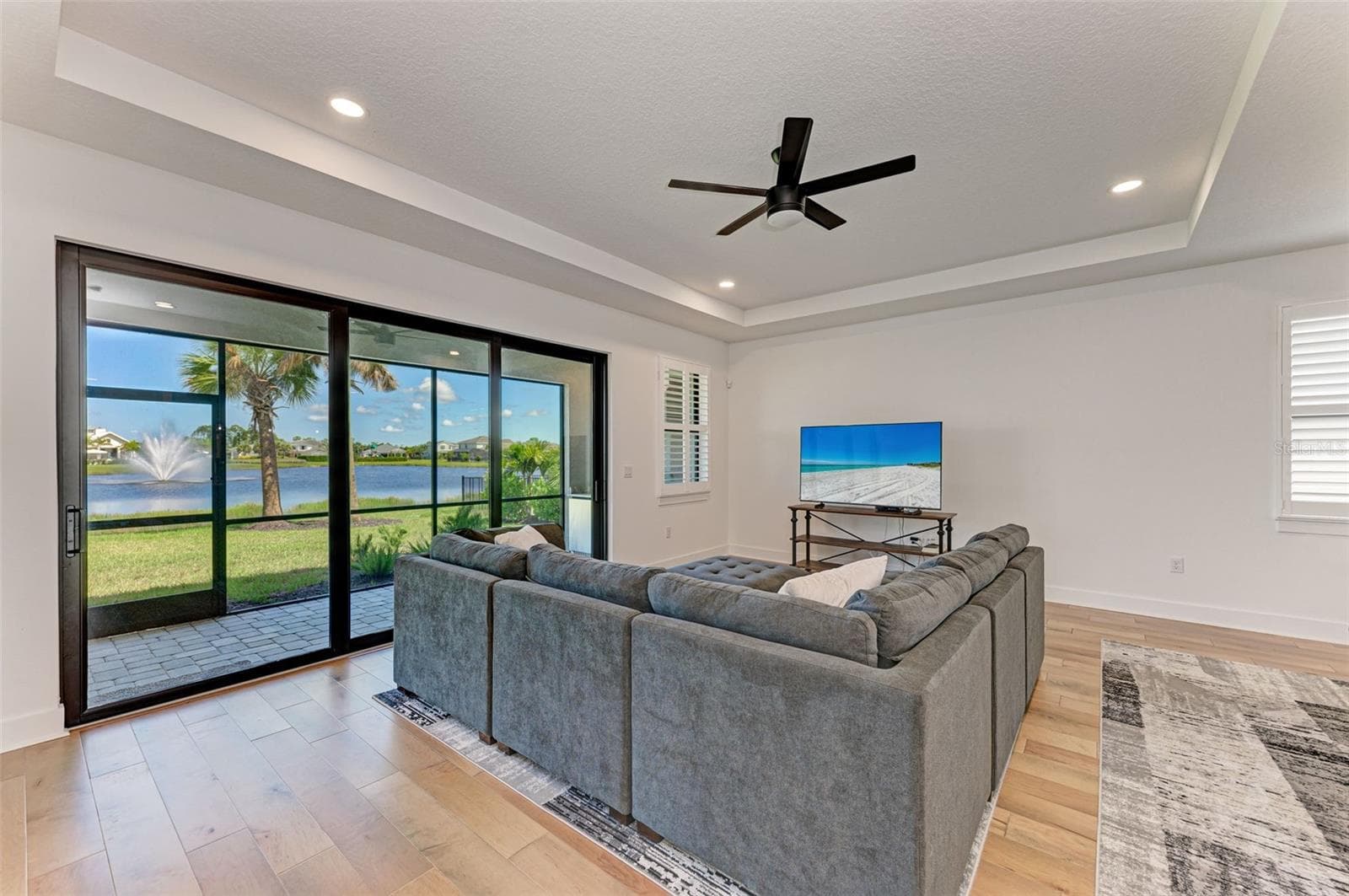 Single Family Residence at 18530 MIDSUMMER PL, VENICE, photo 15 of 102