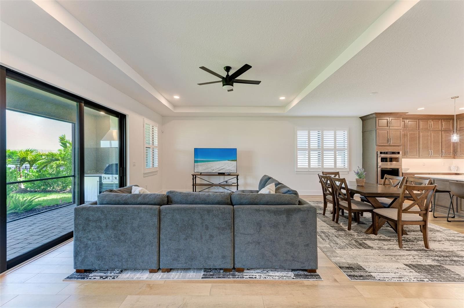 Single Family Residence at 18530 MIDSUMMER PL, VENICE, photo 16 of 102