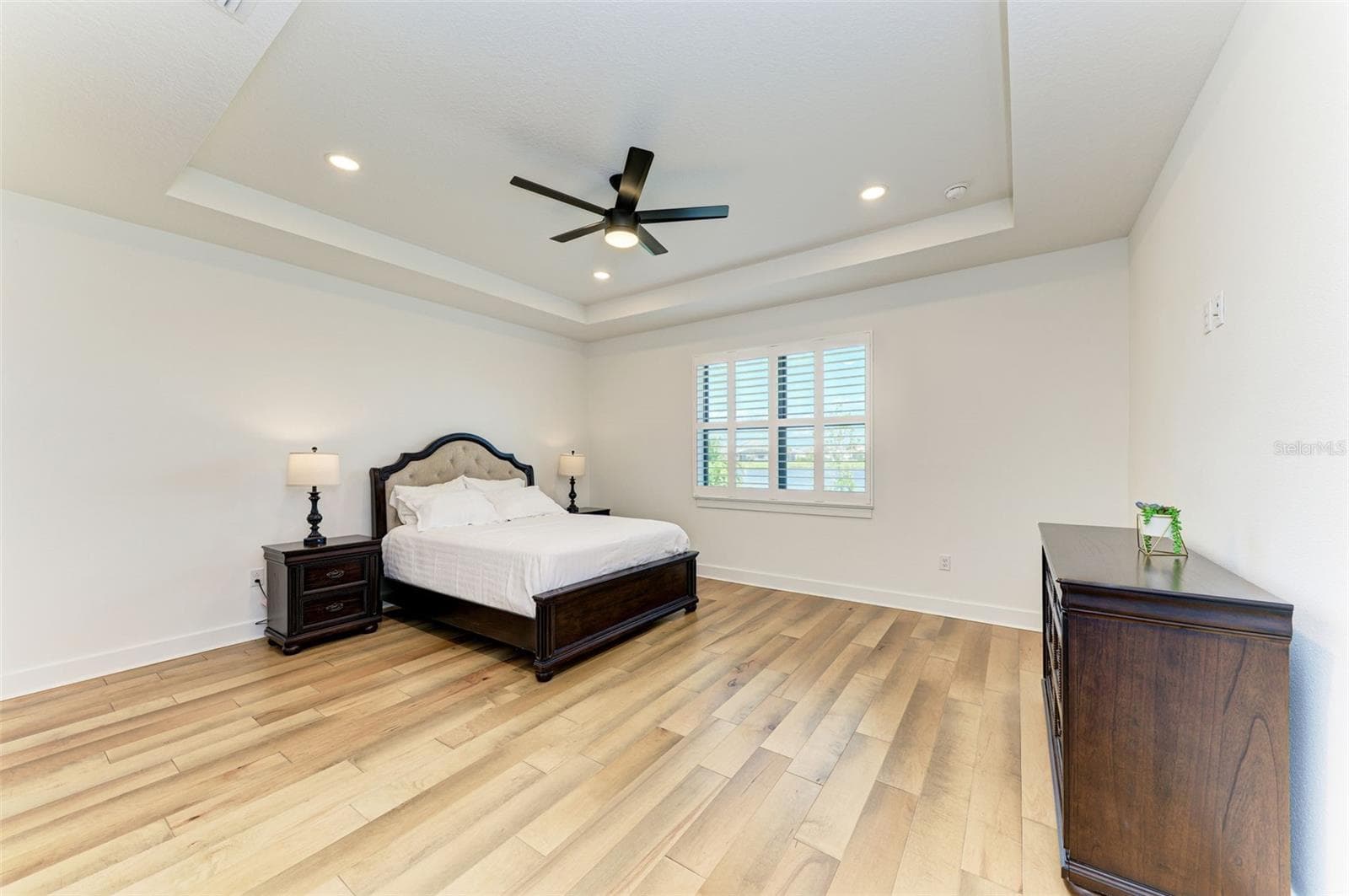 Single Family Residence at 18530 MIDSUMMER PL, VENICE, photo 18 of 102