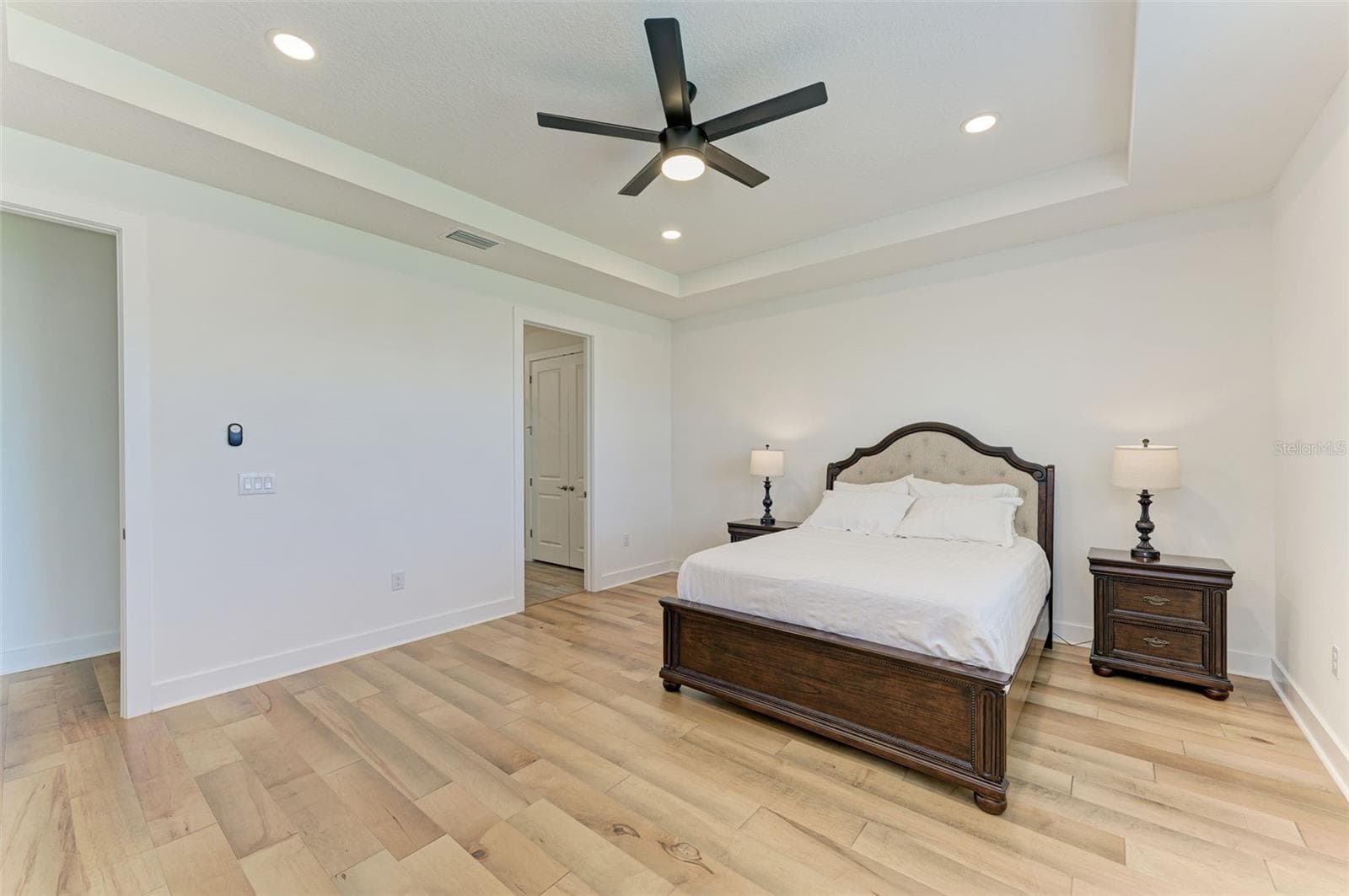 Single Family Residence at 18530 MIDSUMMER PL, VENICE, photo 19 of 102