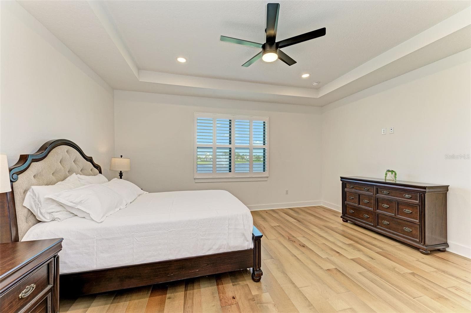 Single Family Residence at 18530 MIDSUMMER PL, VENICE, photo 20 of 102