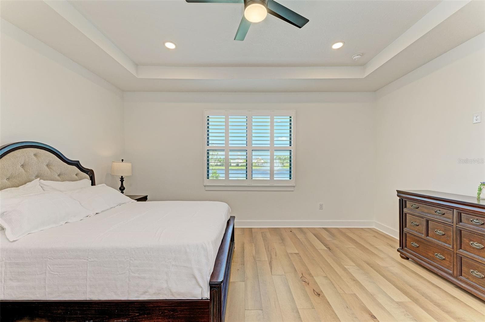 Single Family Residence at 18530 MIDSUMMER PL, VENICE, photo 21 of 102
