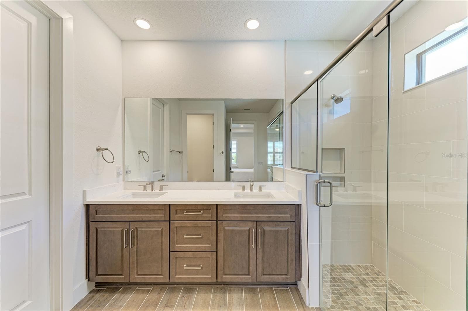 Single Family Residence at 18530 MIDSUMMER PL, VENICE, photo 23 of 102