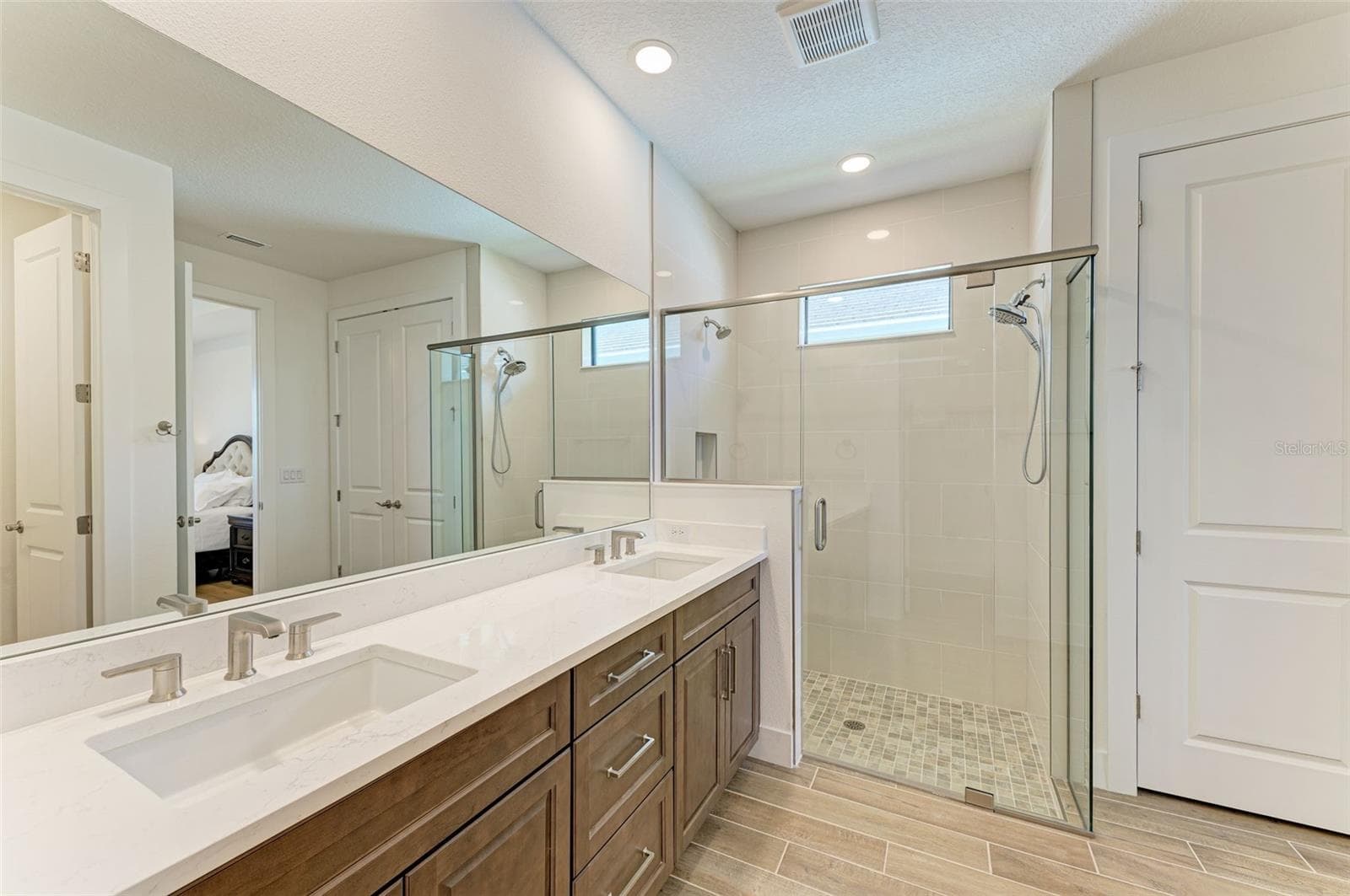 Single Family Residence at 18530 MIDSUMMER PL, VENICE, photo 24 of 102