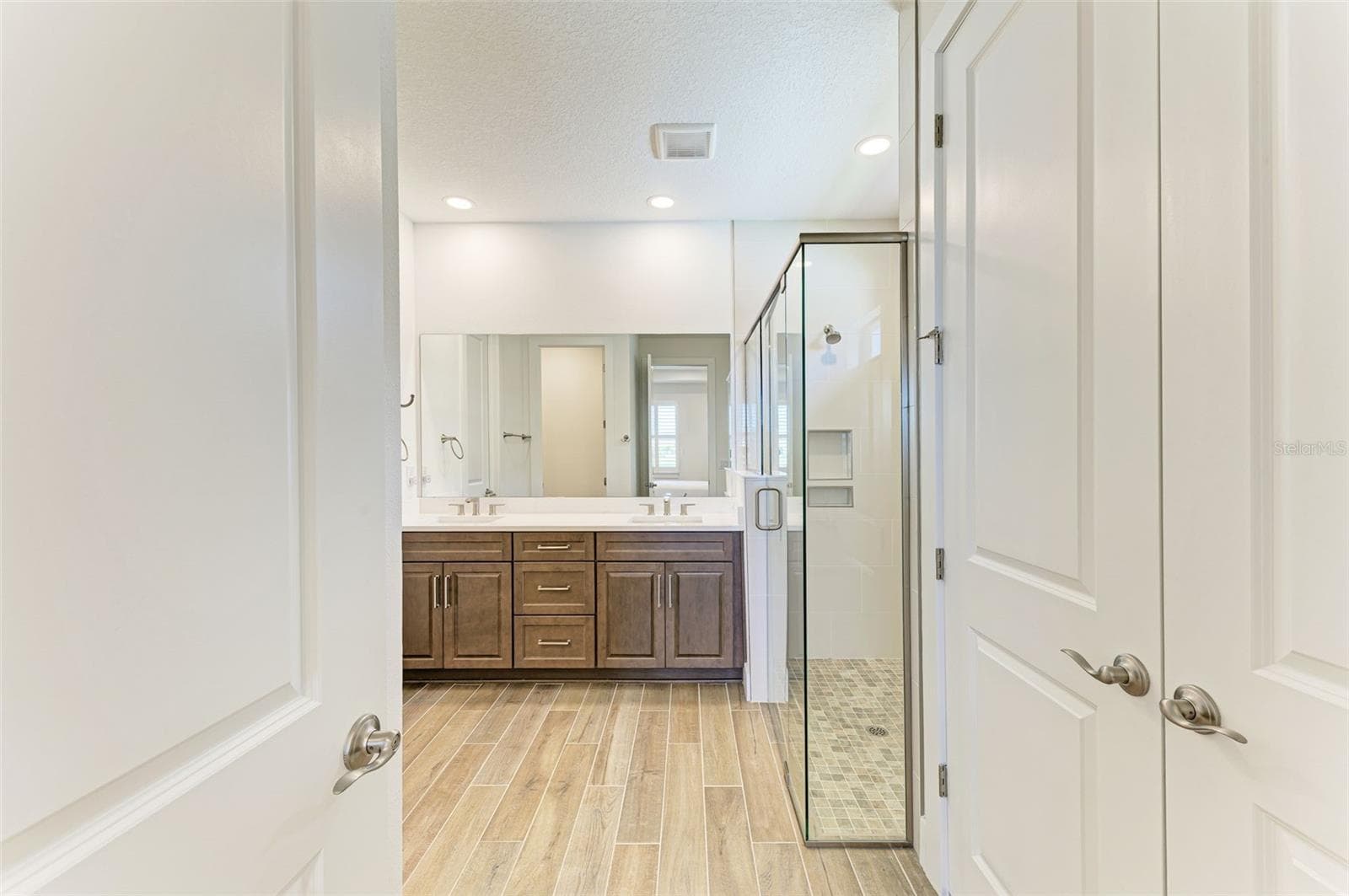 Single Family Residence at 18530 MIDSUMMER PL, VENICE, photo 25 of 102
