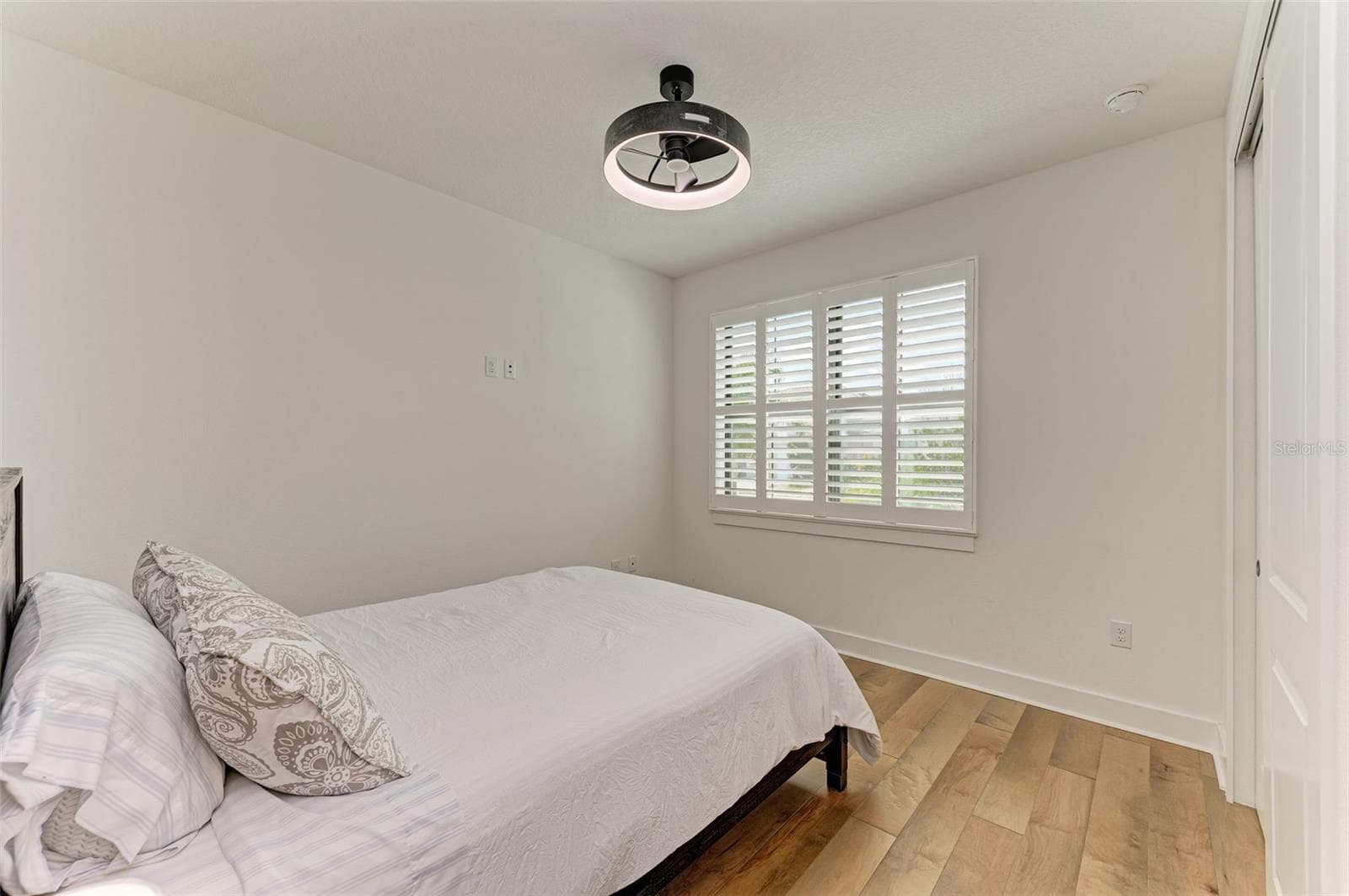 Single Family Residence at 18530 MIDSUMMER PL, VENICE, photo 29 of 102