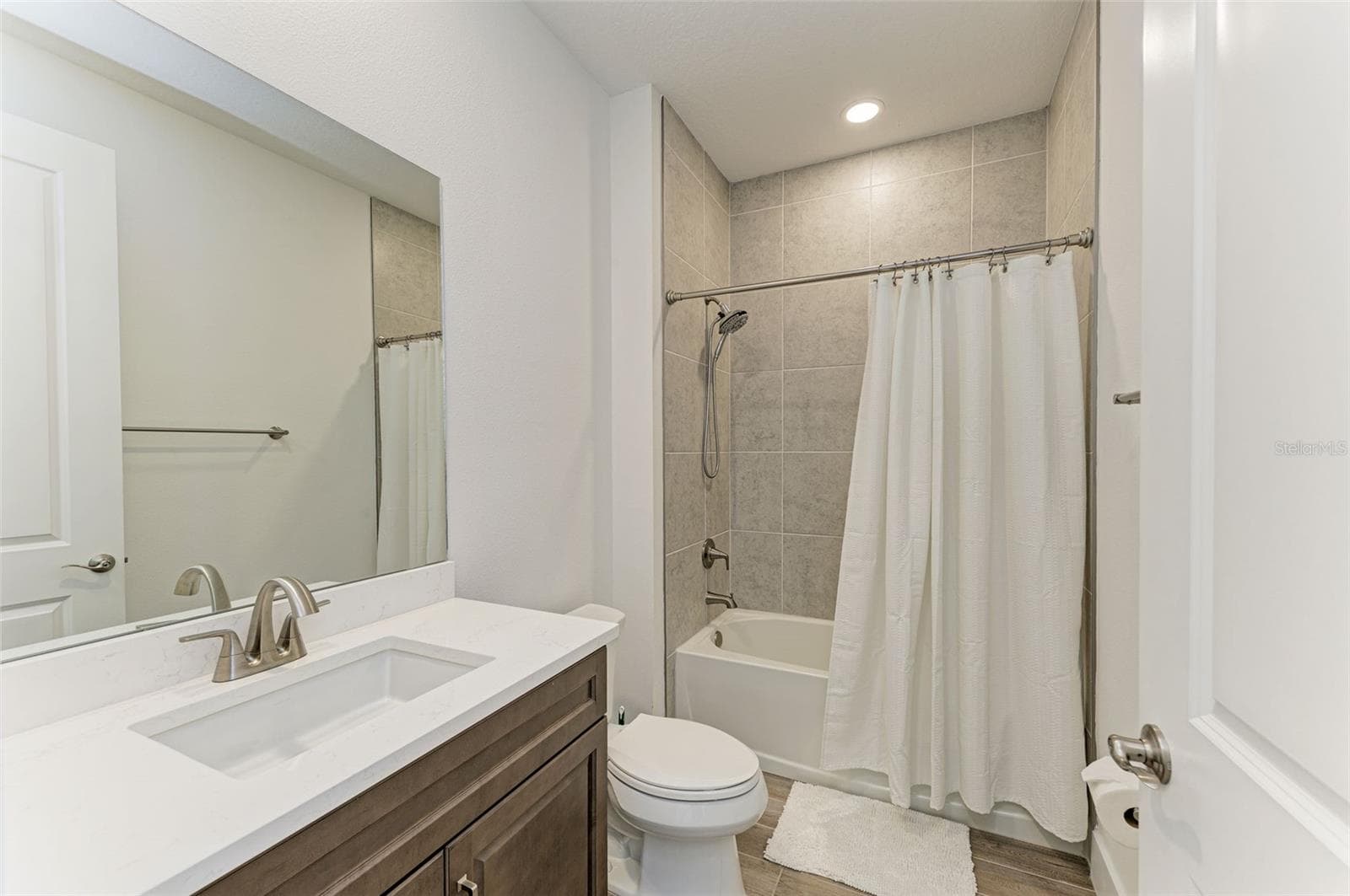 Single Family Residence at 18530 MIDSUMMER PL, VENICE, photo 30 of 102