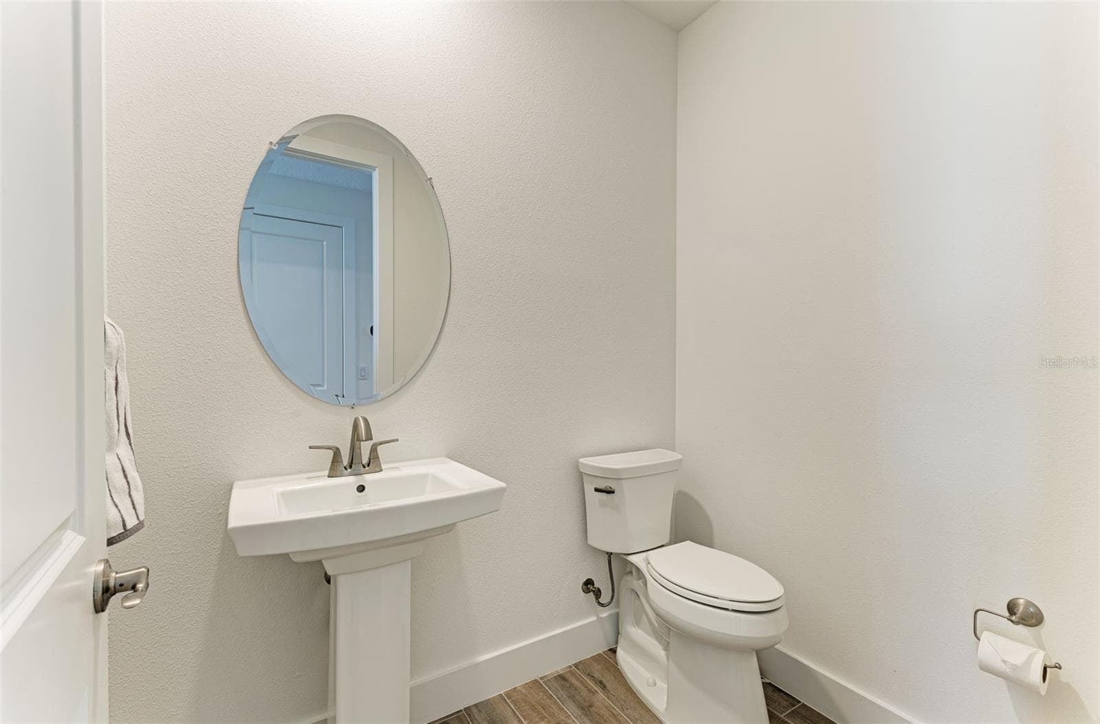 Single Family Residence at 18530 MIDSUMMER PL, VENICE, photo 35 of 102