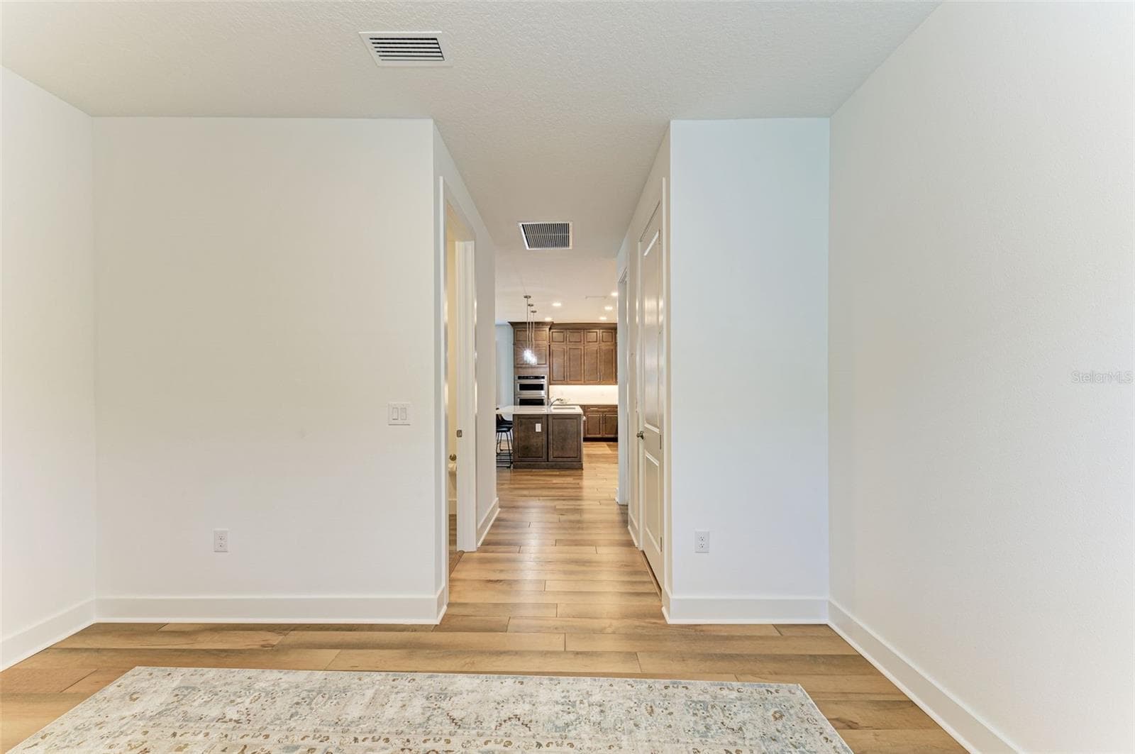 Single Family Residence at 18530 MIDSUMMER PL, VENICE, photo 41 of 102