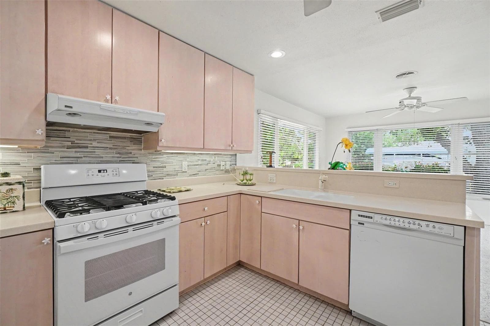 Single Family Residence at 528 RALPH ST, SARASOTA, photo 18 of 61
