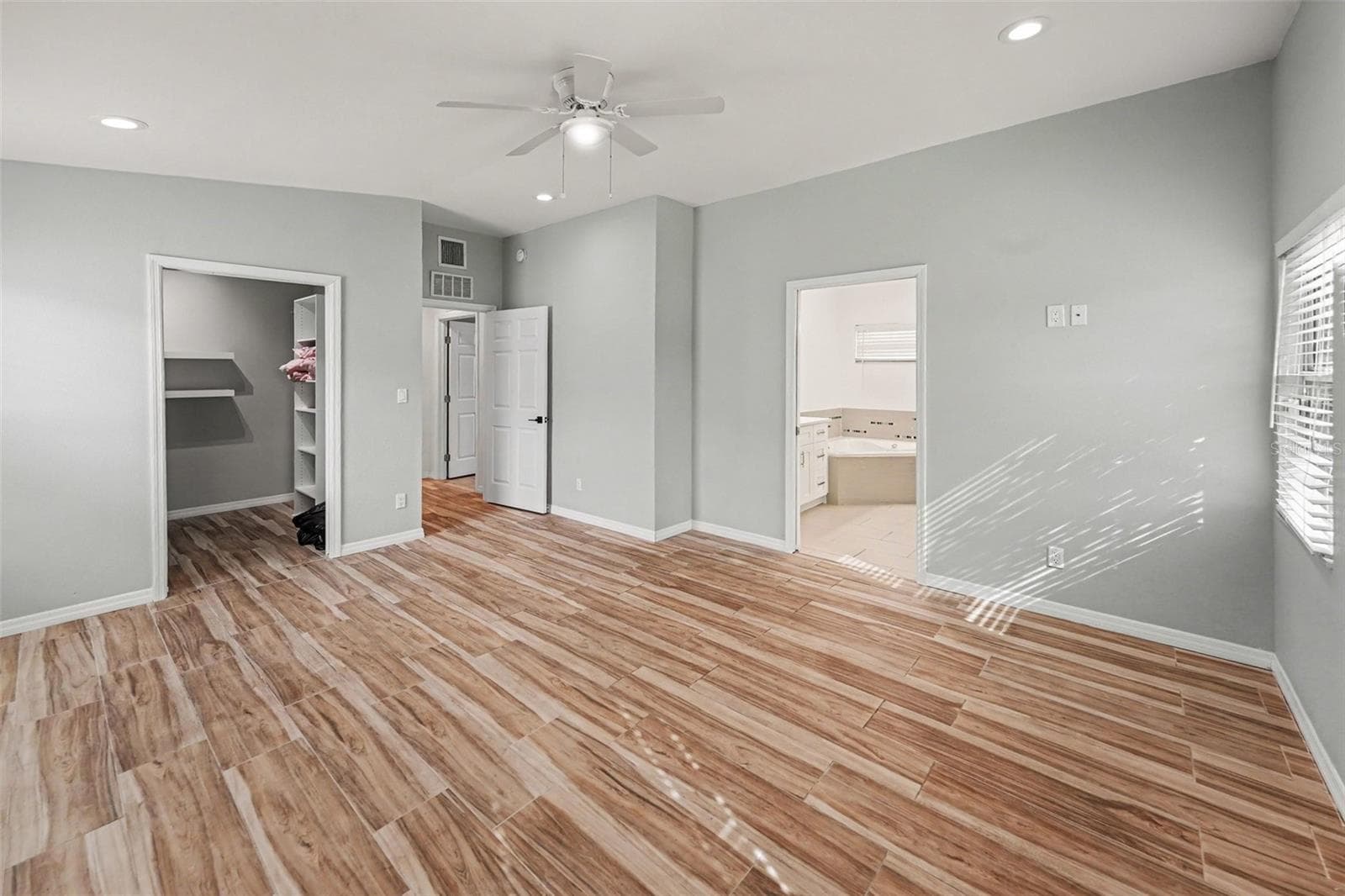 Single Family Residence at 3936 E EDEN ROC CIR #1, TAMPA, photo 13 of 31