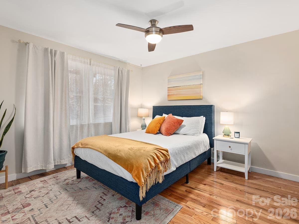 Bedroom in separate apartment - 16 Melton Drive, Asheville