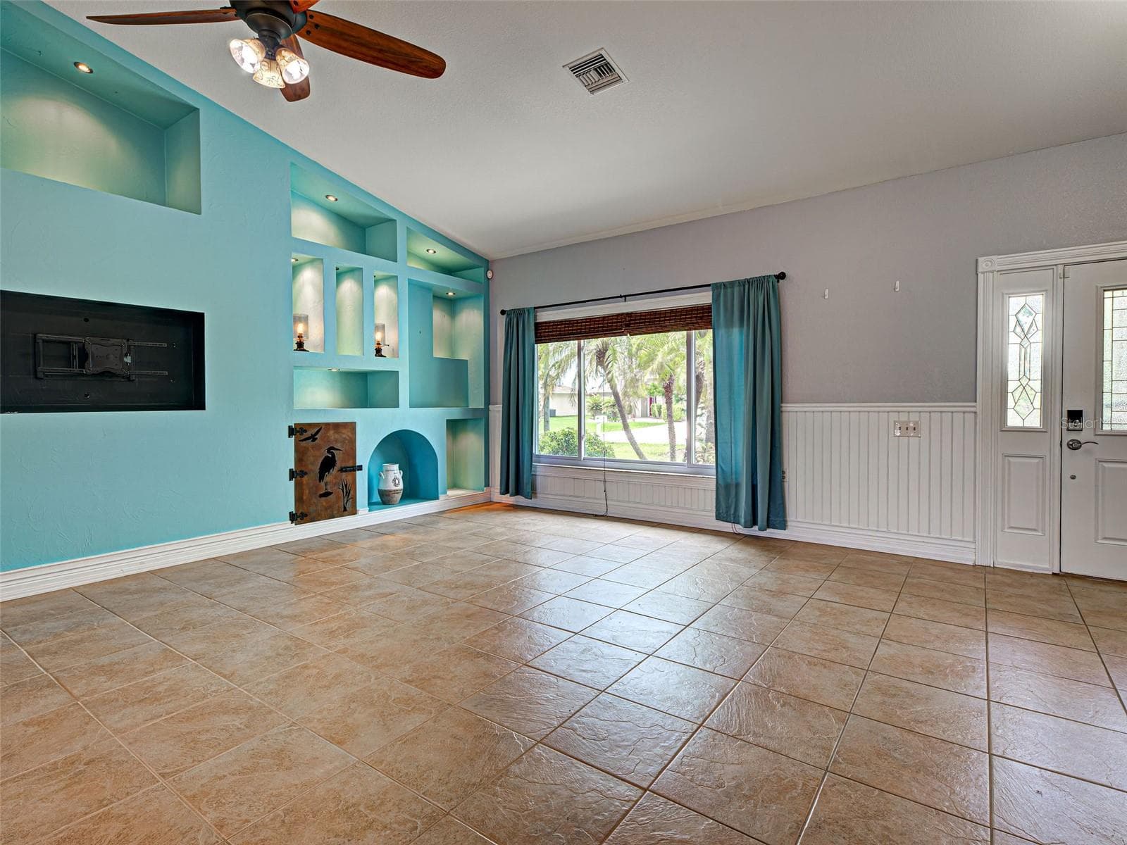 You can set up the audio and visual systems from behind this wall. - 23102 MADELYN AVE, PORT CHARLOTTE