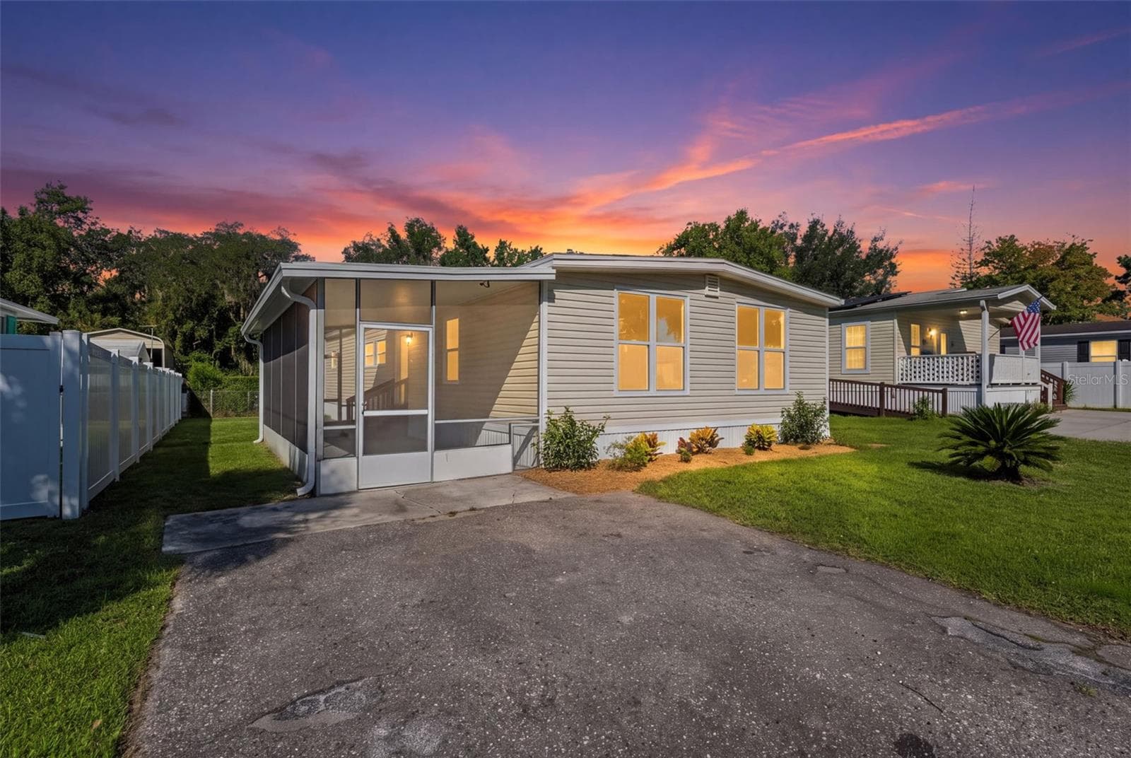 106 CYPRESS DR