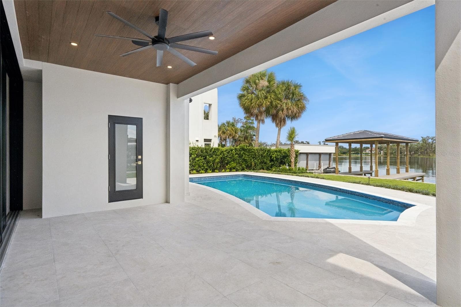 Pool half bath - 9117 BAY POINT DR, ORLANDO