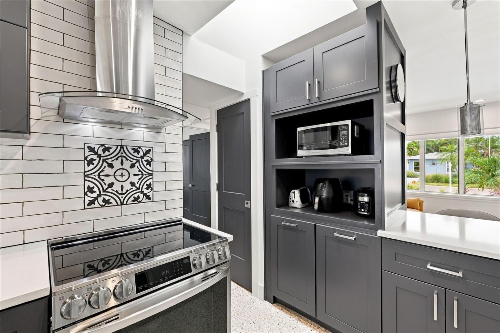 Single Family Residence at 2440 S SHORE DR SE, ST PETERSBURG, photo 11 of 75