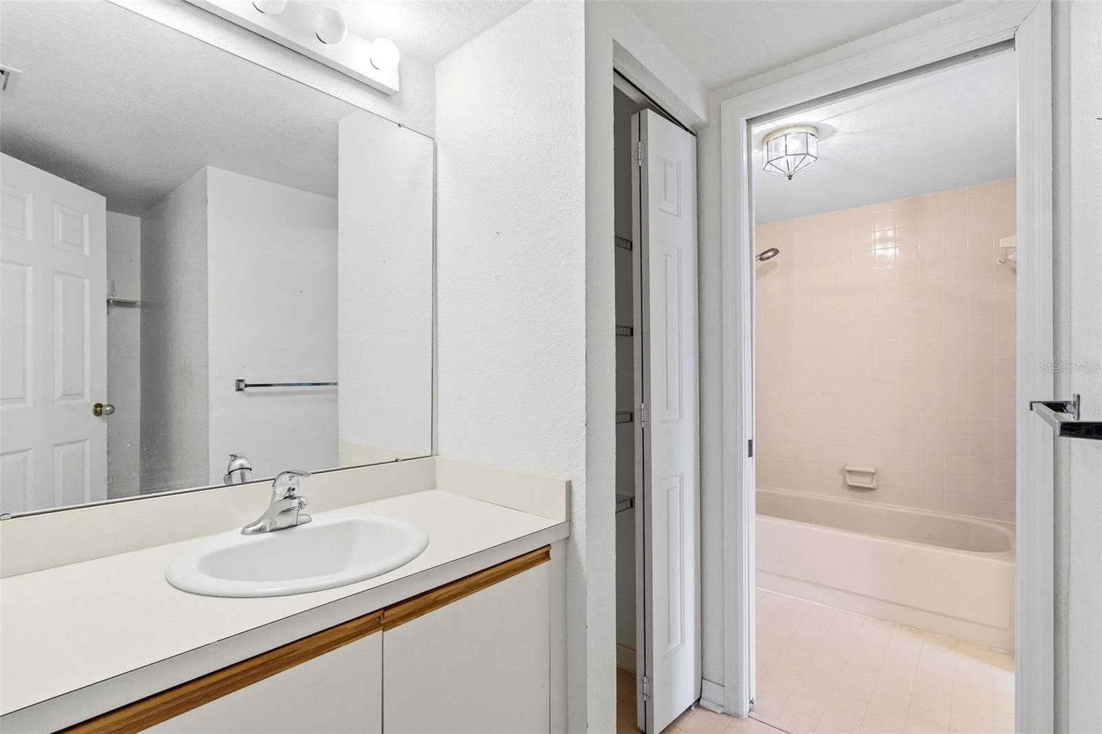 Condominium at 6387 92ND PL N #1502, PINELLAS PARK, photo 21 of 36