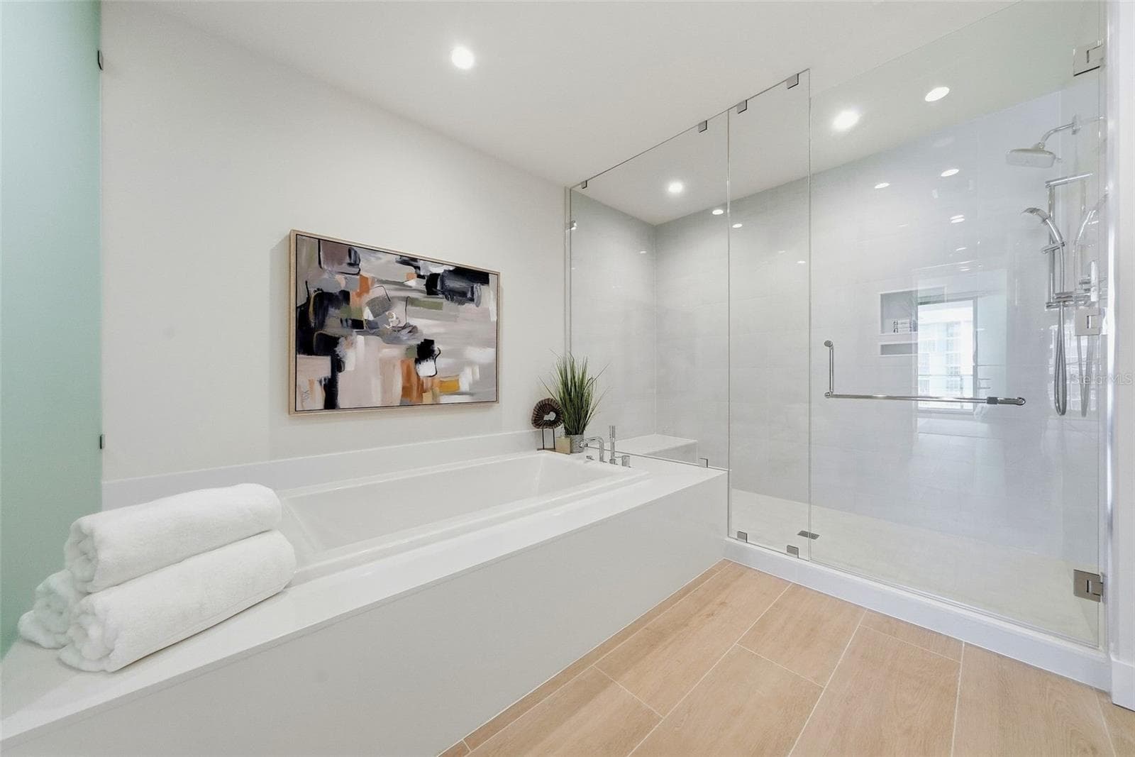 Primary Spa Inspired Bathtub and Shower - 301 1ST ST S #3104, ST PETERSBURG