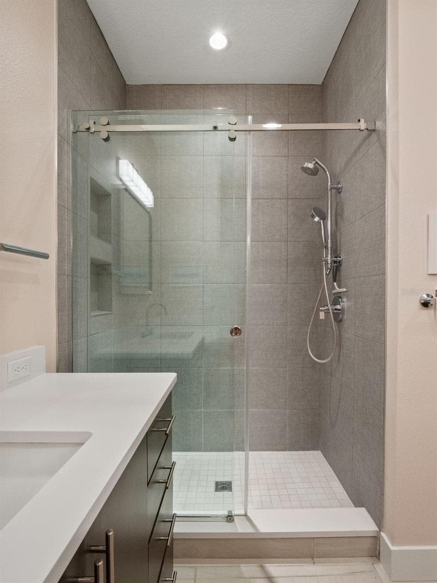 Primary Bath - 771 ALCOVE DR, GROVELAND