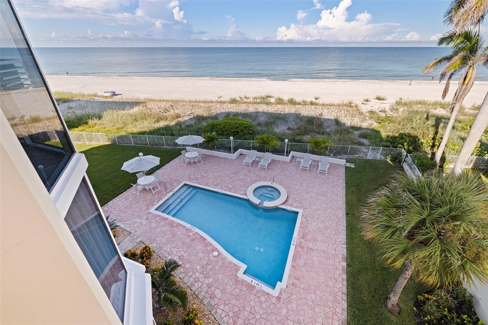 Beach front pool and patio - 19616 GULF BLVD #302, INDIAN SHORES