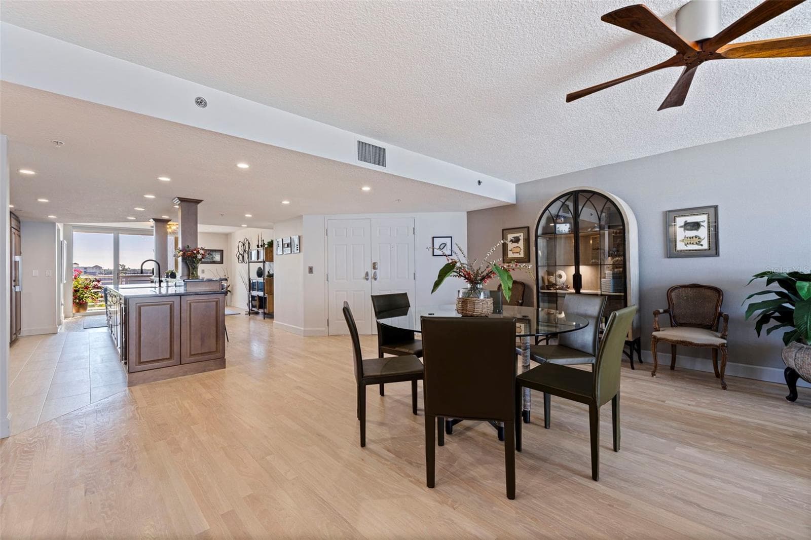 Open floor plan - 19616 GULF BLVD #302, INDIAN SHORES