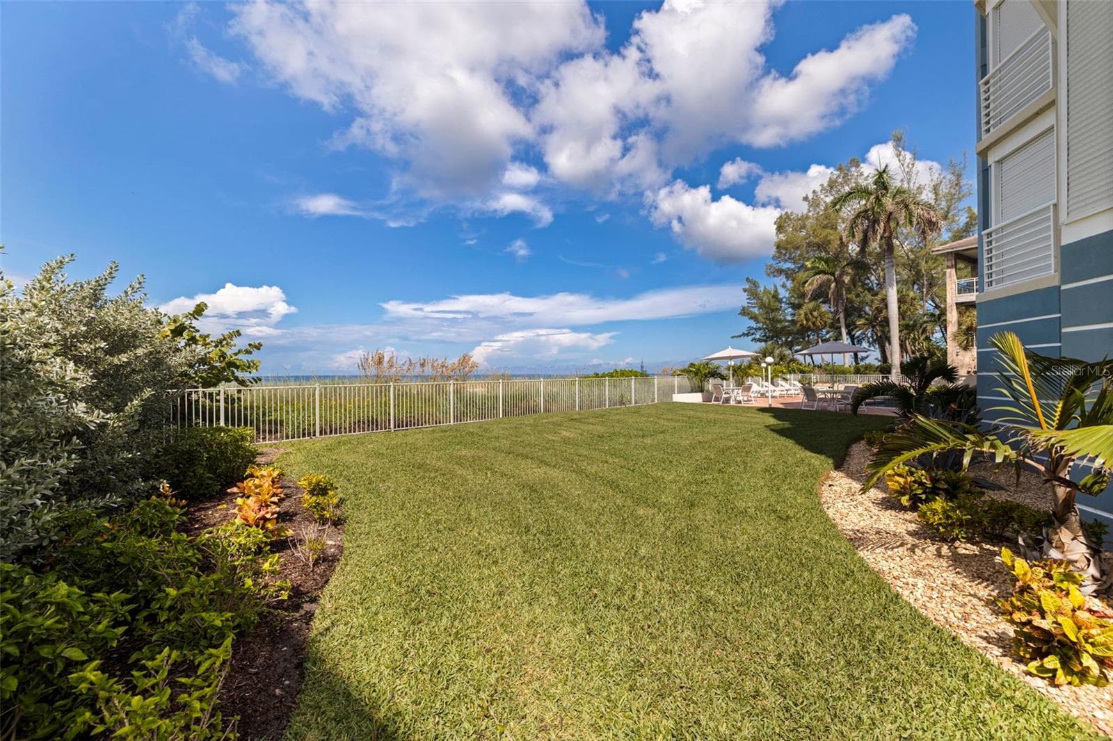 Beautifully kept grounds - 19616 GULF BLVD #302, INDIAN SHORES