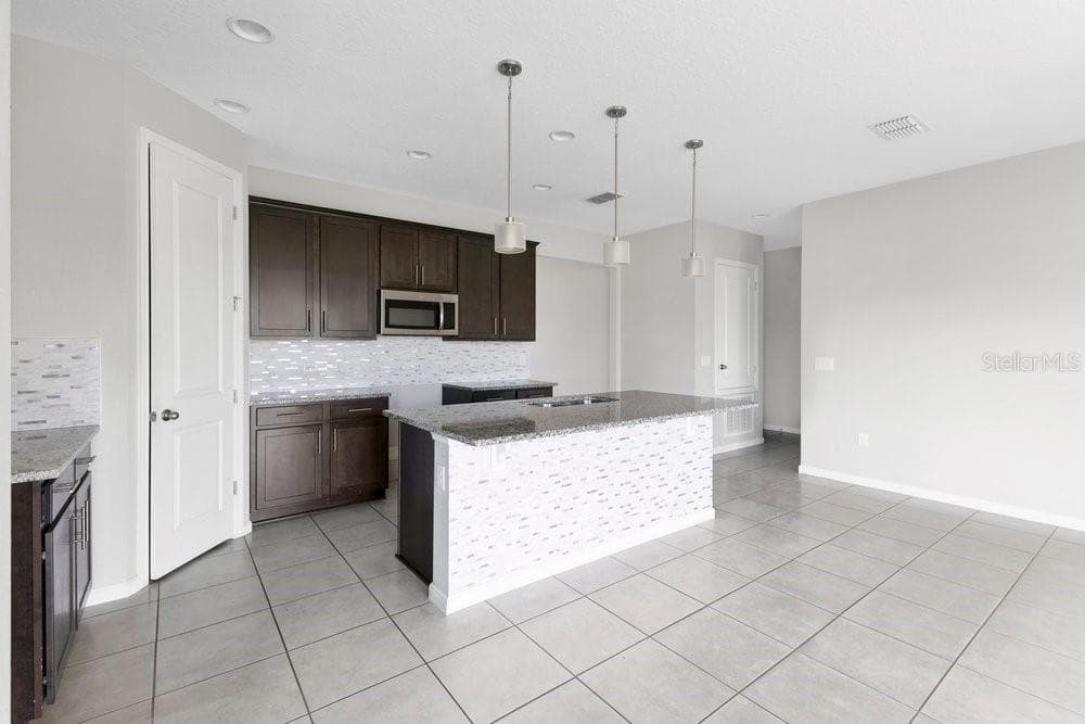 Single Family Residence at 2570 WADEVIEW LOOP, ST CLOUD, photo 2 of 29